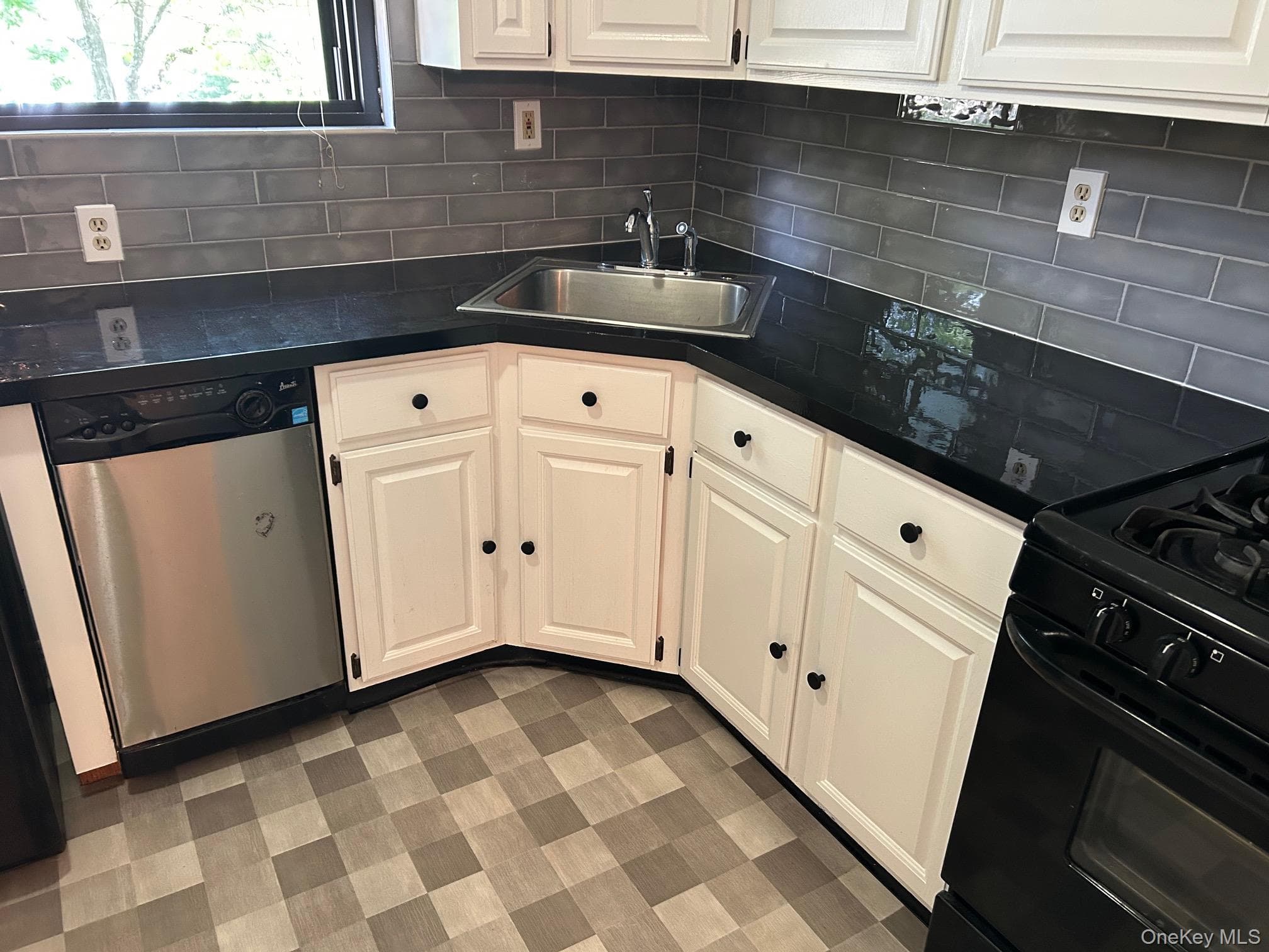 284 Sneden Place Unit: 284 thumbnail 3