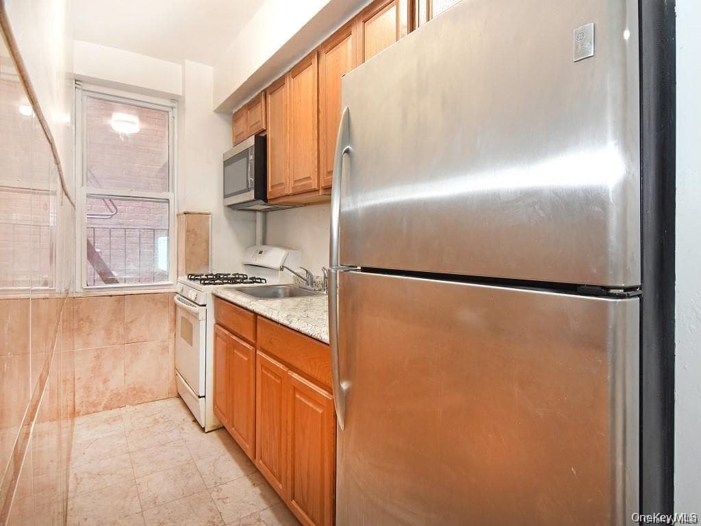 2191 Bolton St ST Unit: 3E thumbnail 3