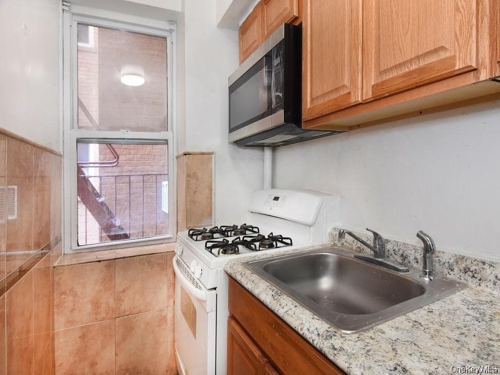 2191 Bolton St ST Unit: 3E thumbnail 5