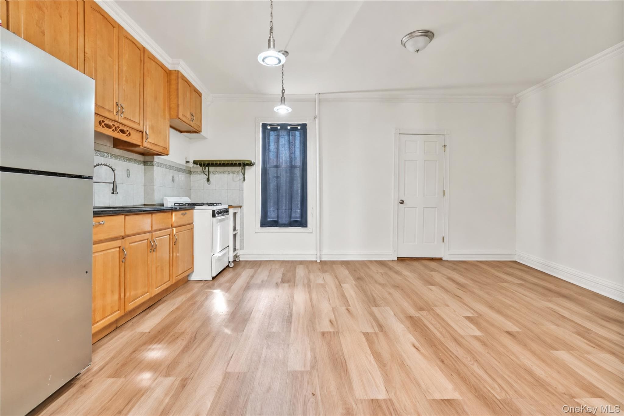 341 E 51st Street thumbnail 20