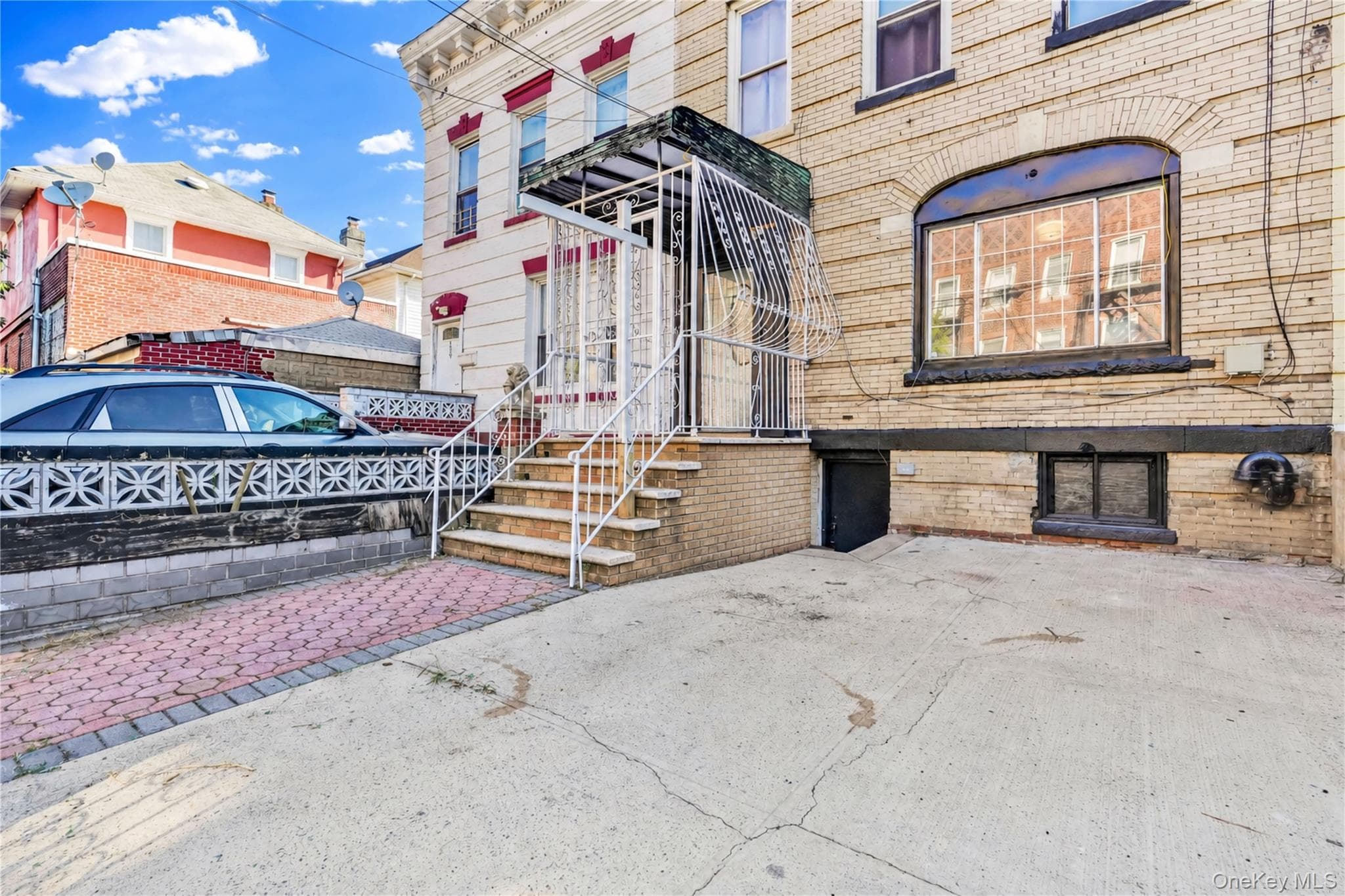 341 E 51st Street thumbnail 2