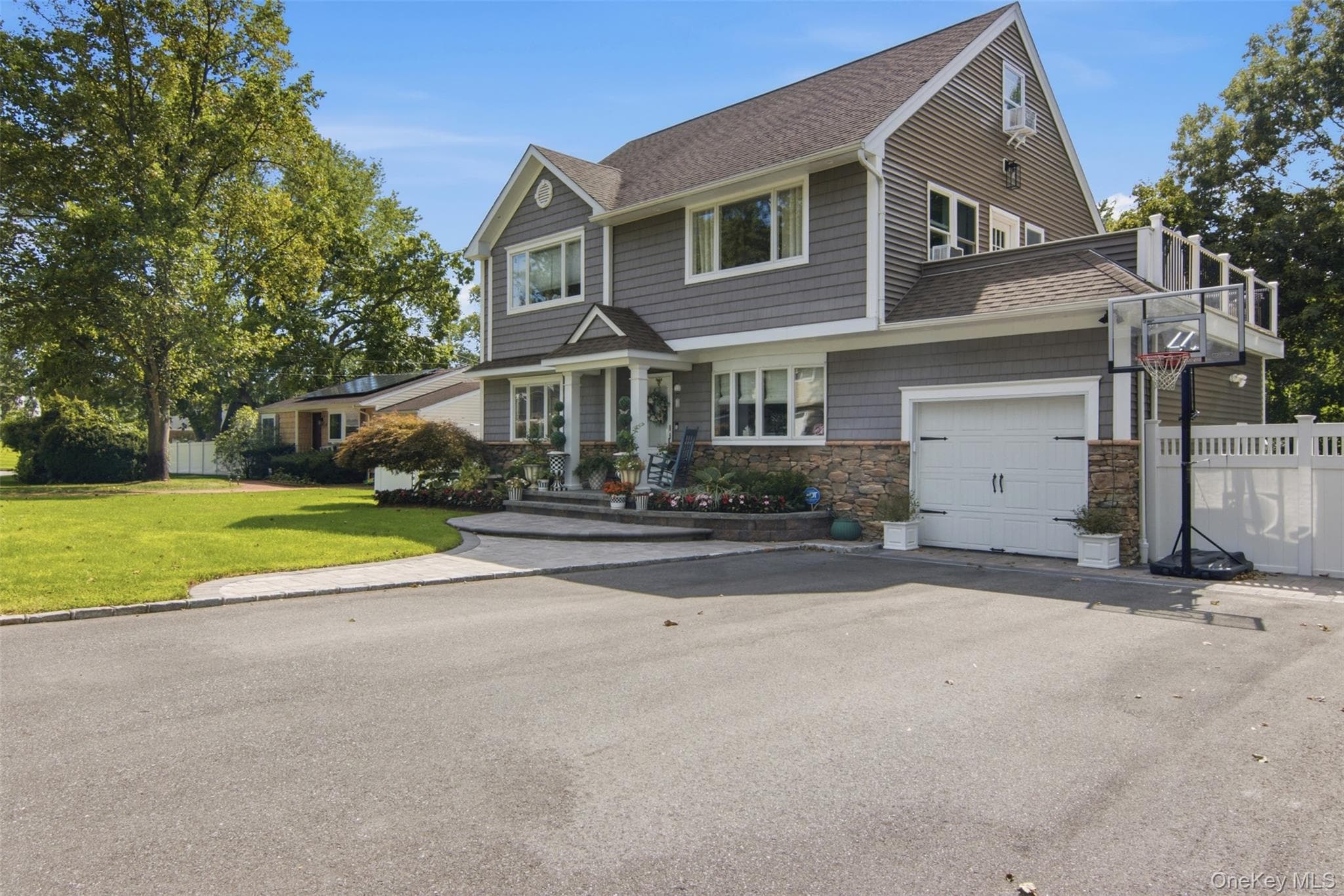 8 Glen Way photo 1