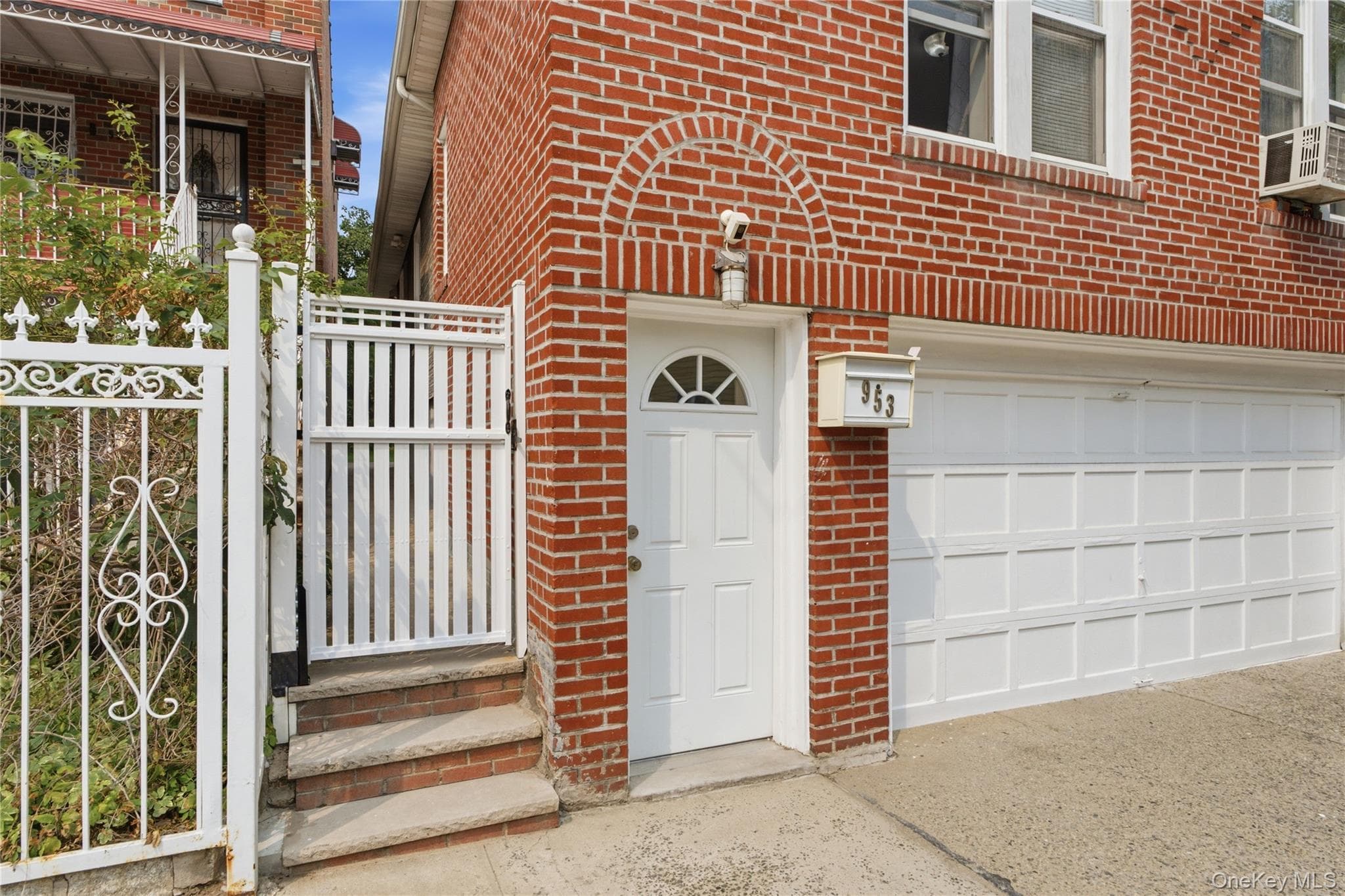 953 E 227th Street thumbnail 4
