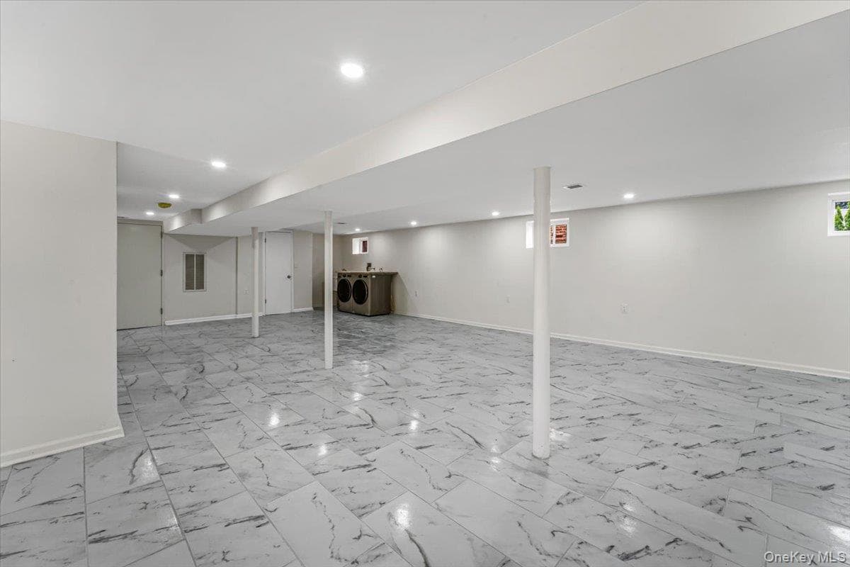 8341 Little Neck Parkway thumbnail 24