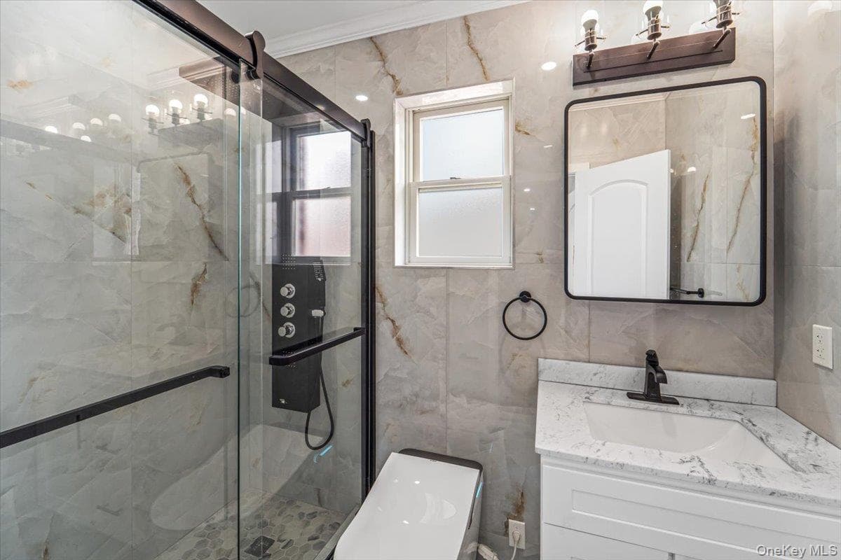 8341 Little Neck Parkway thumbnail 15