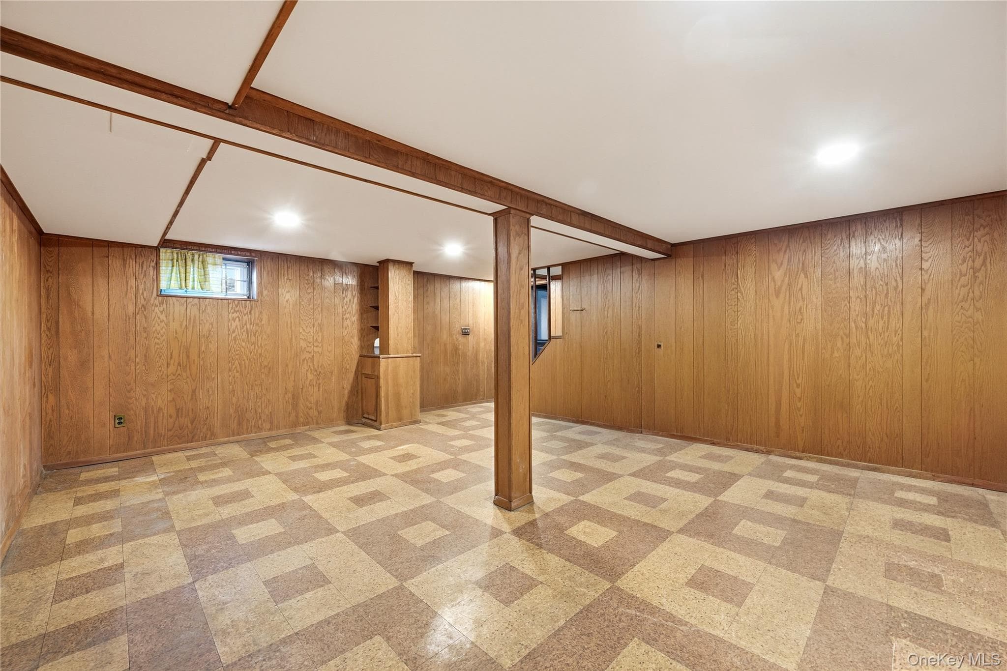 305 W Nicholai Street thumbnail 25