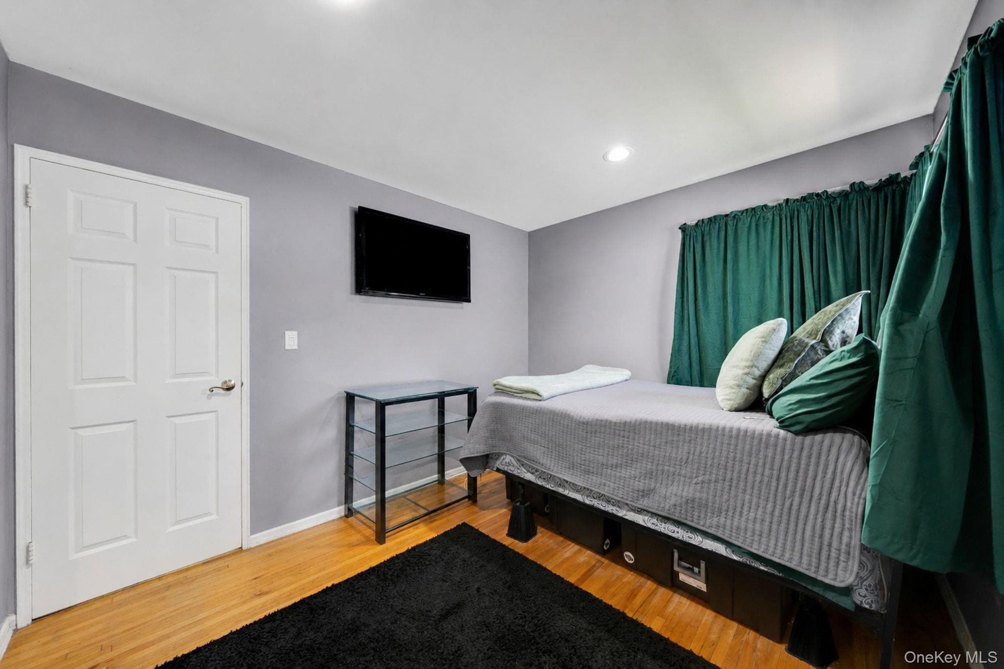 336 W 23rd Street thumbnail 14