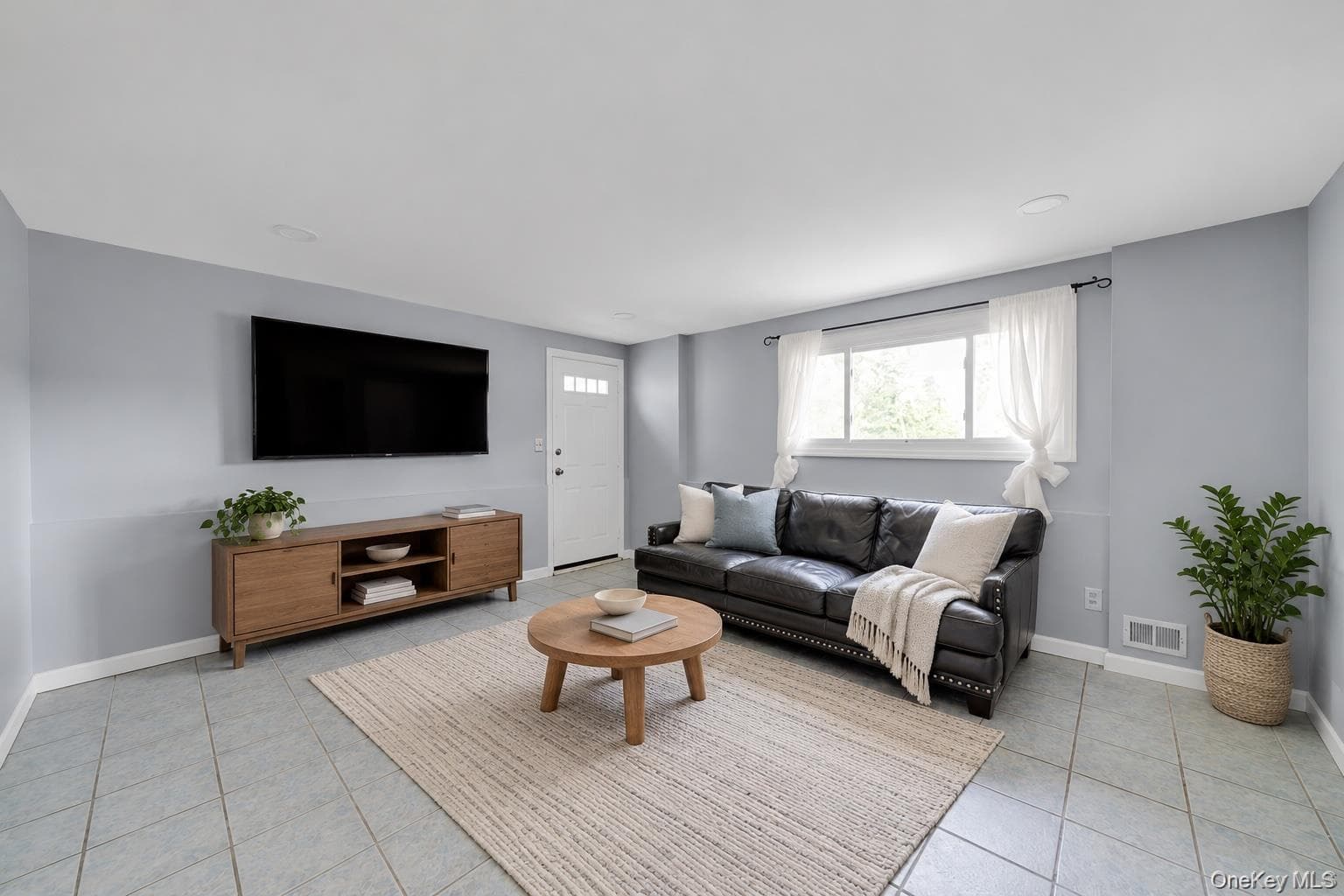 336 W 23rd Street thumbnail 18