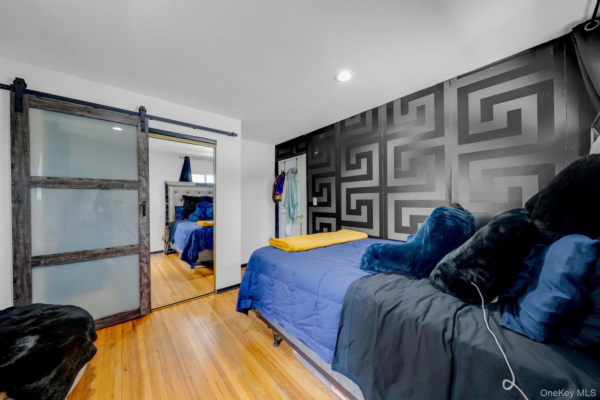 336 W 23rd Street thumbnail 11