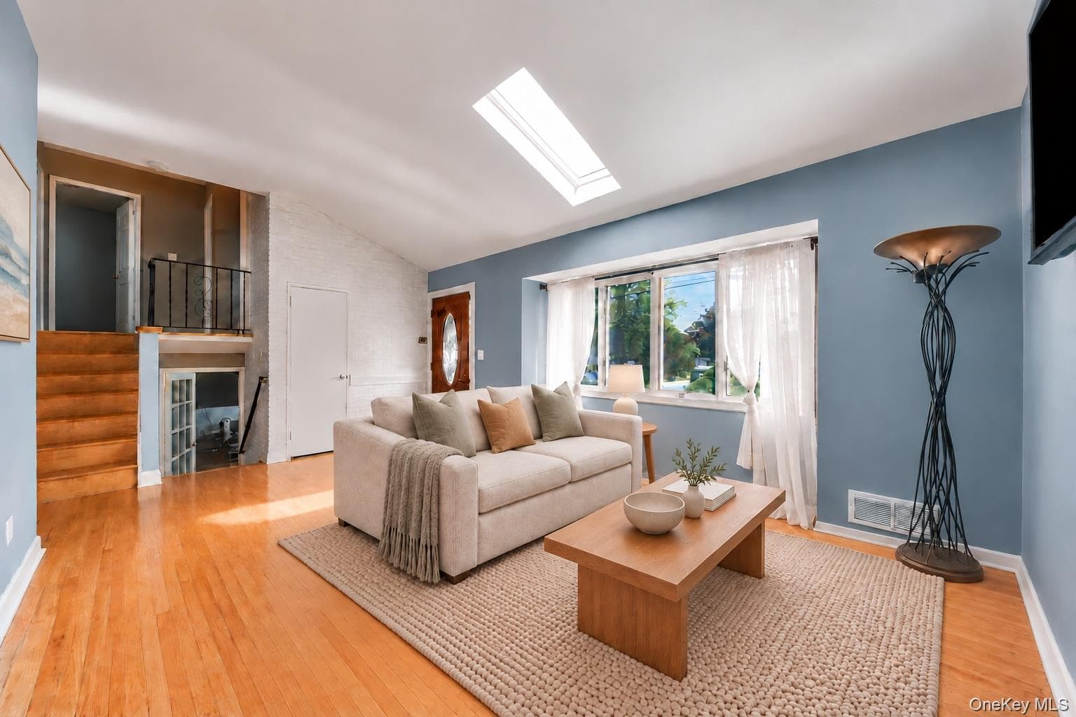 336 W 23rd Street thumbnail 3