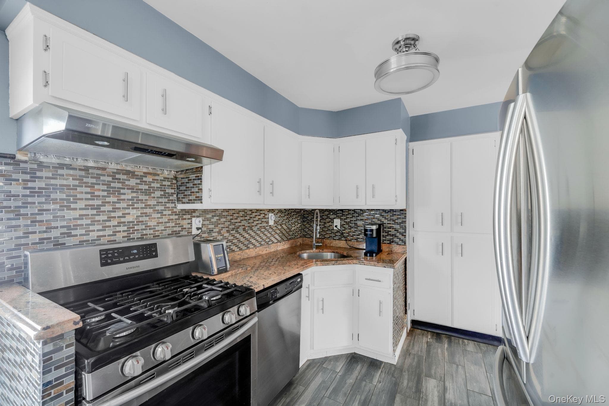 336 W 23rd Street thumbnail 6