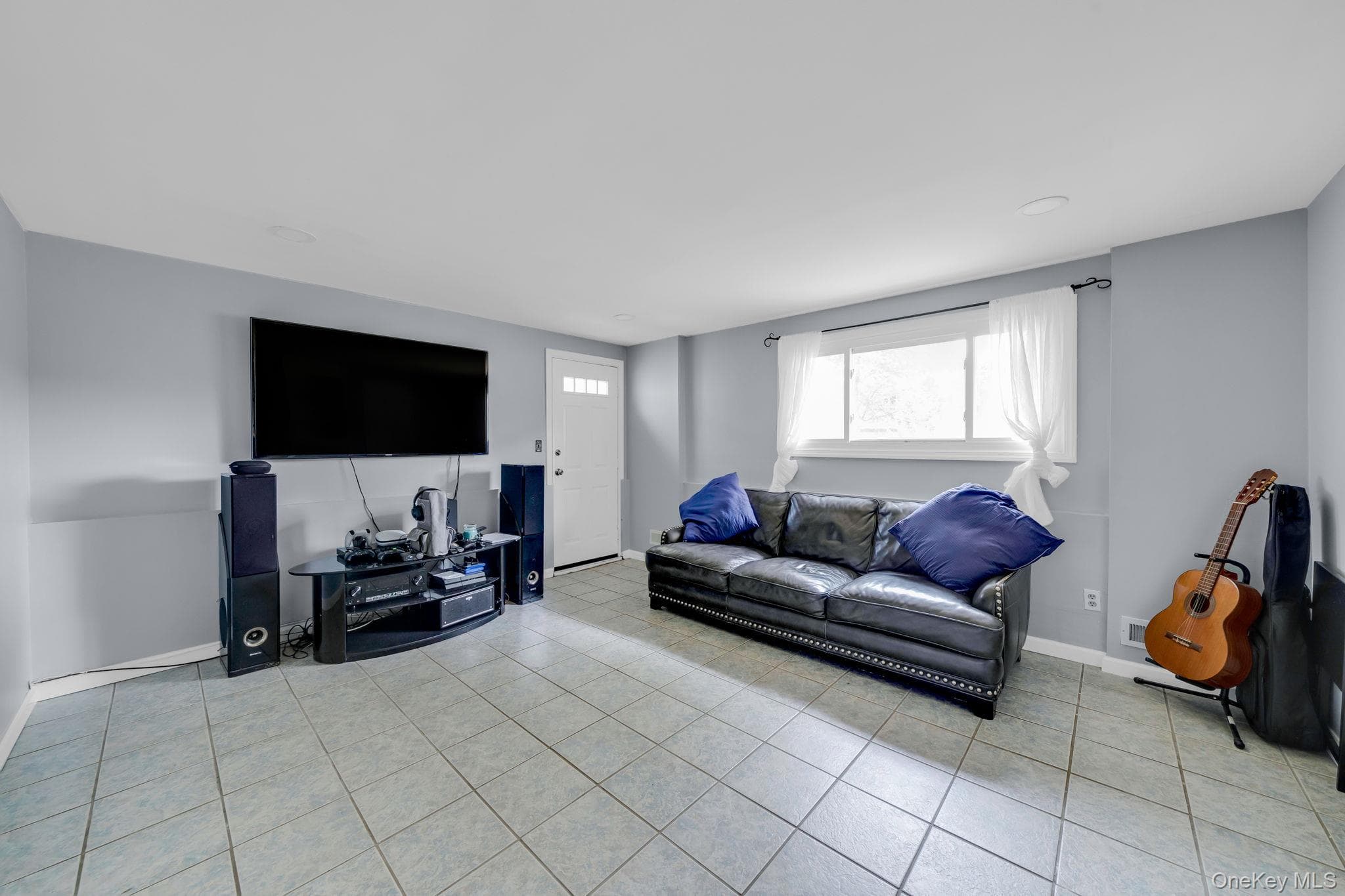 336 W 23rd Street thumbnail 19