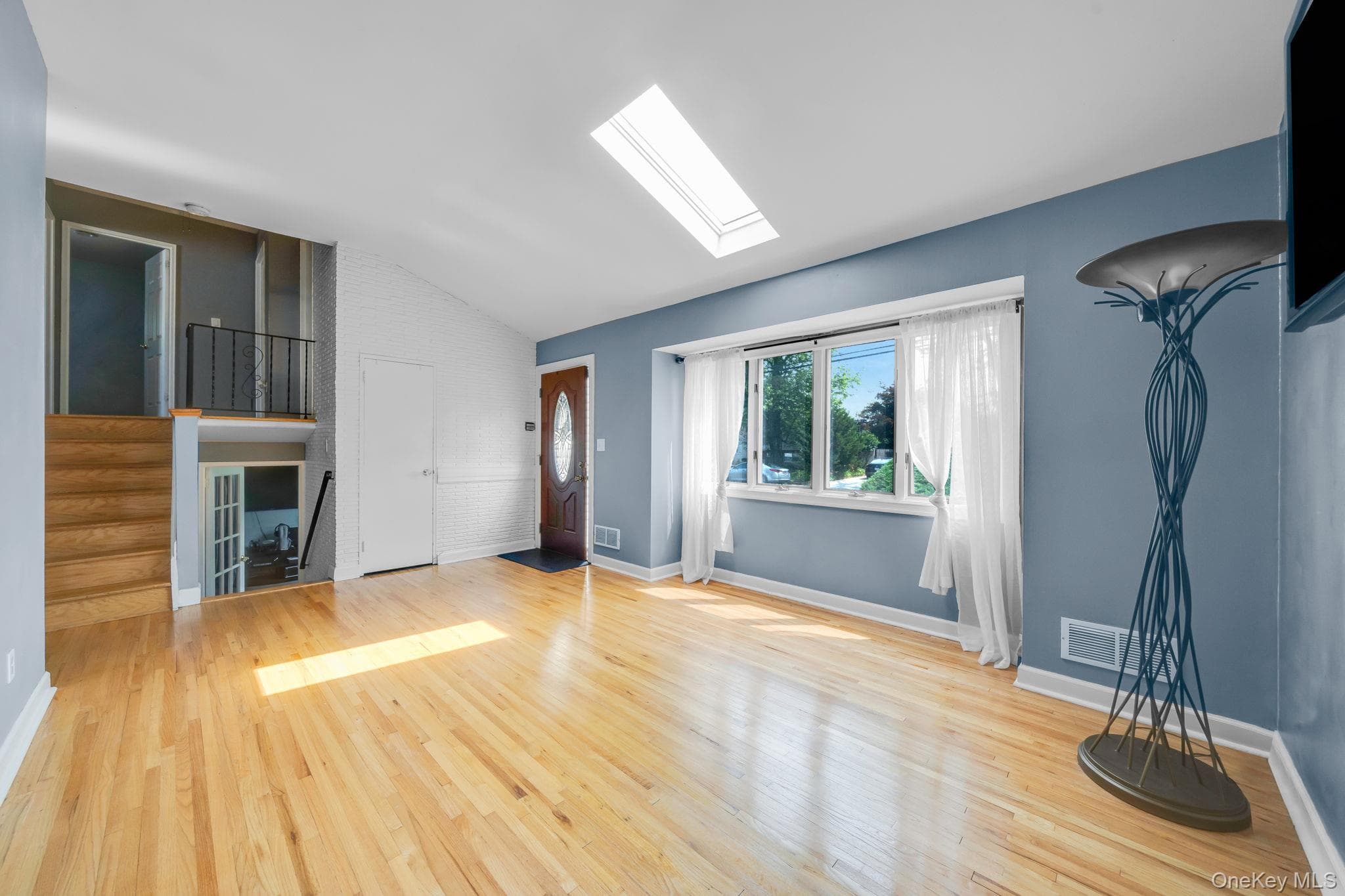 336 W 23rd Street thumbnail 4