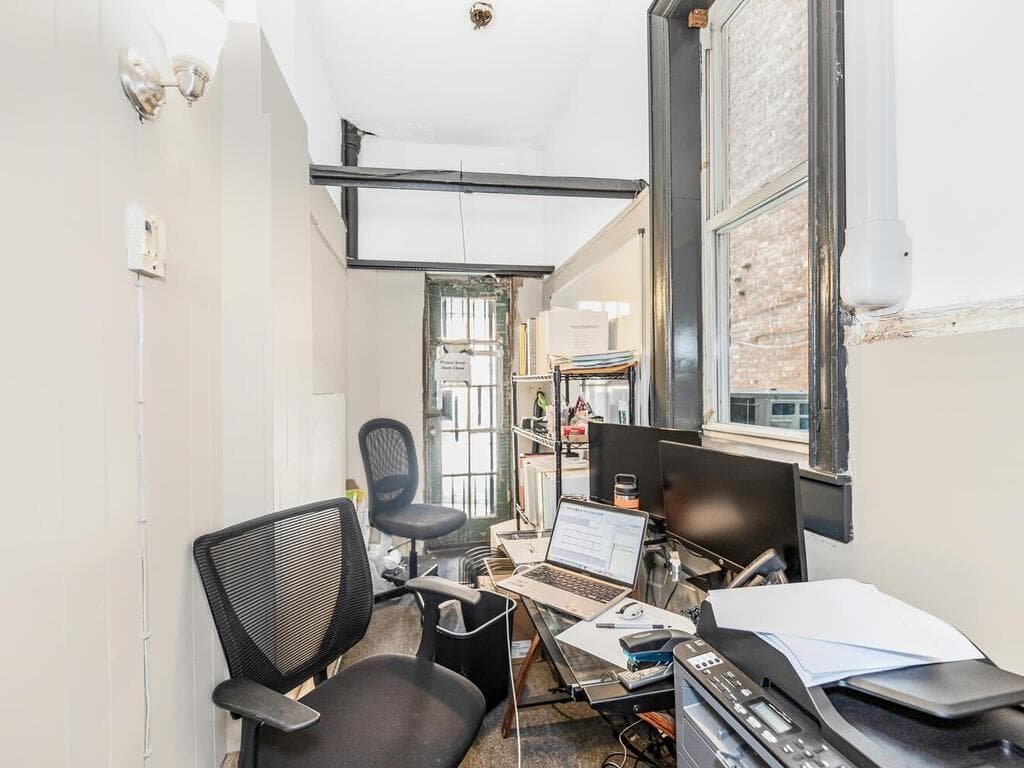 113 E 39th Street thumbnail 11