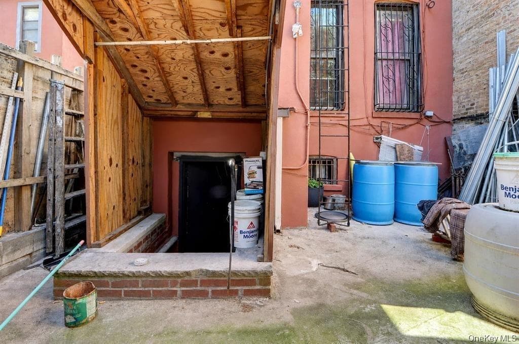 458 Halsey Street thumbnail 8