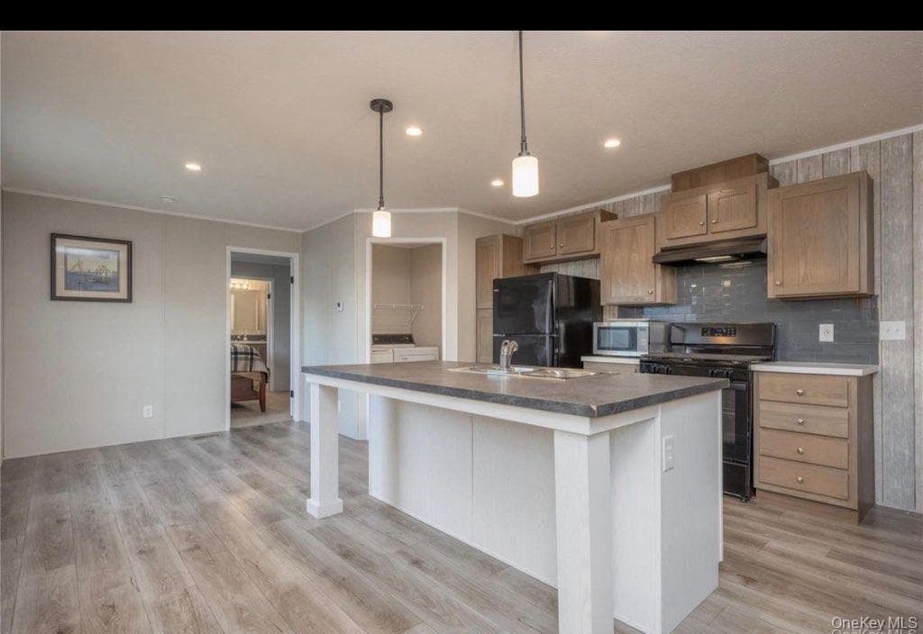 37 Windward Way photo 1
