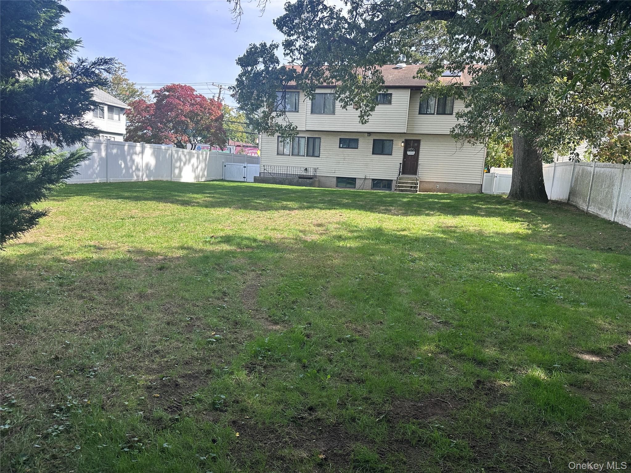 1346 Merrick Avenue thumbnail 4