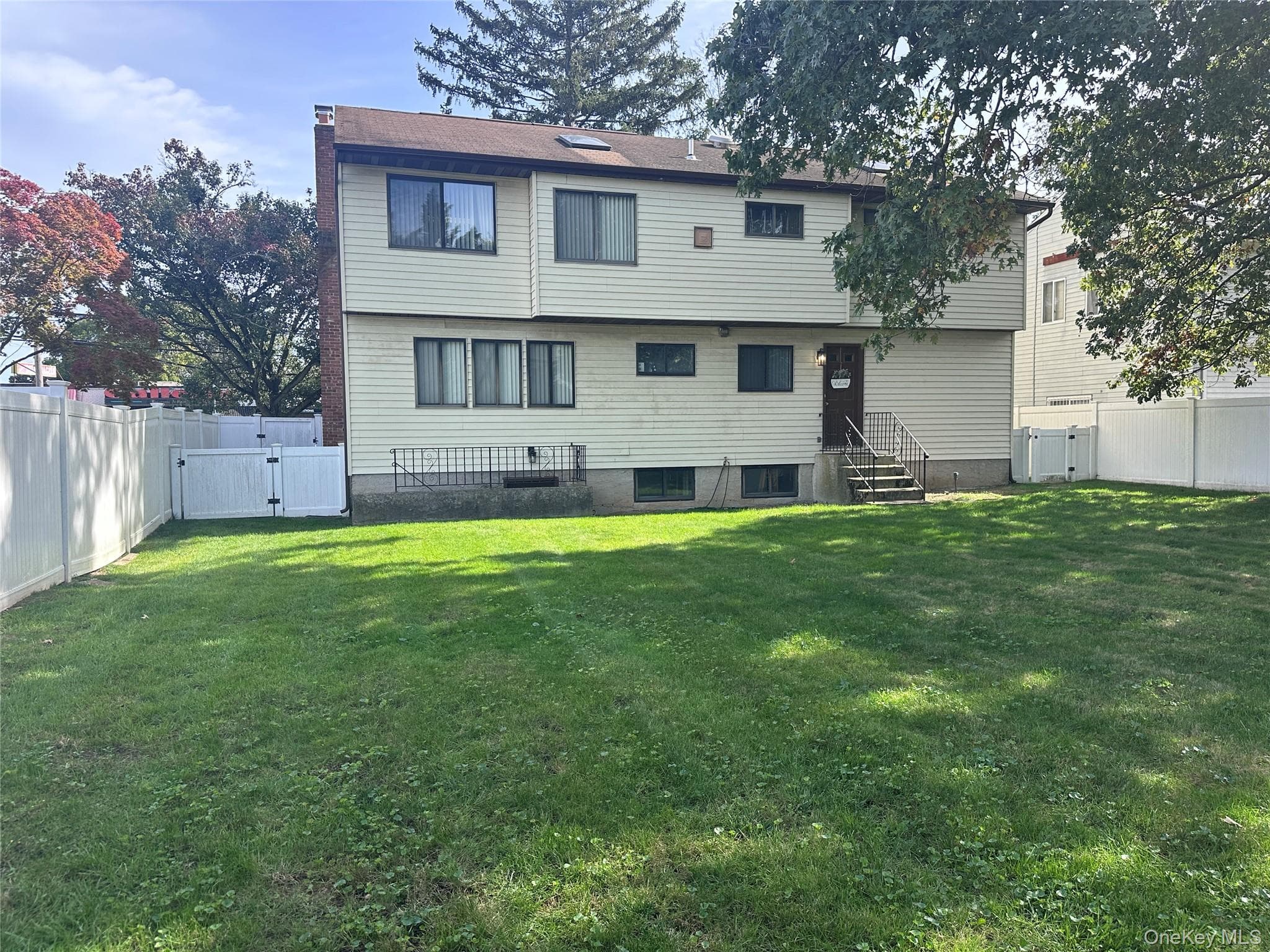 1346 Merrick Avenue thumbnail 6
