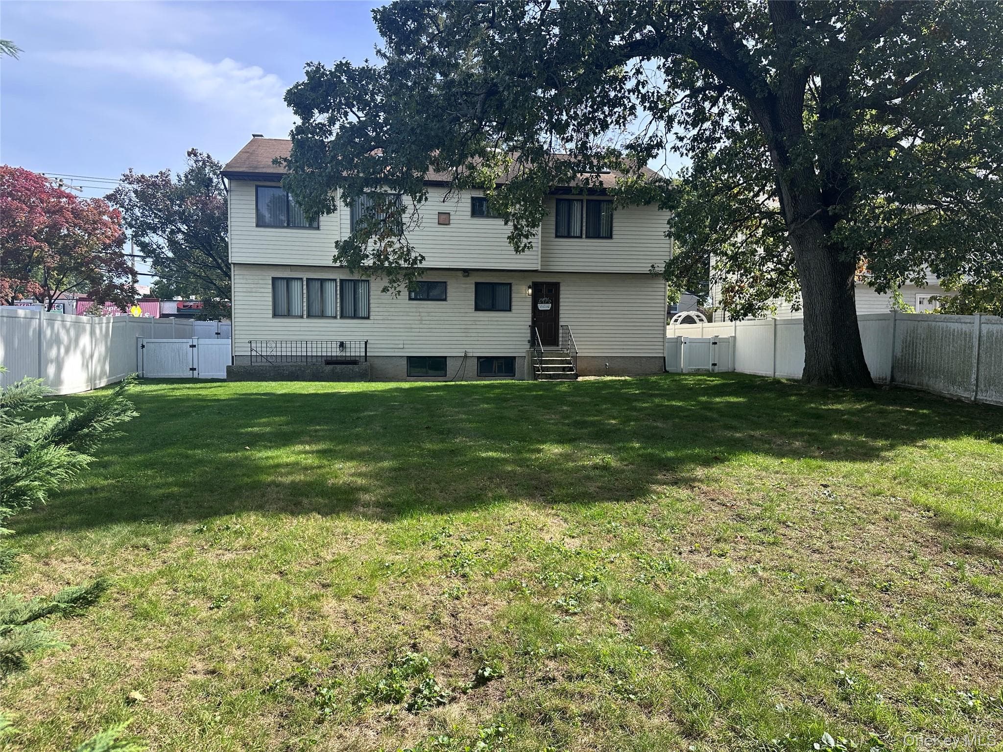 1346 Merrick Avenue thumbnail 5