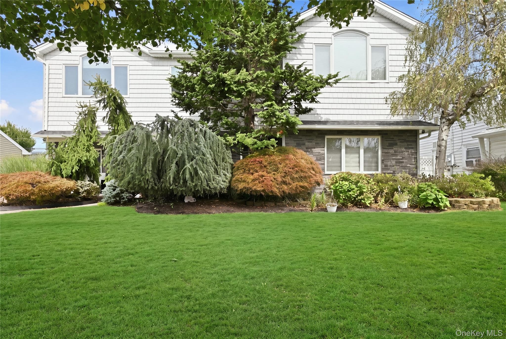 2555 Arleigh Road, East Meadow