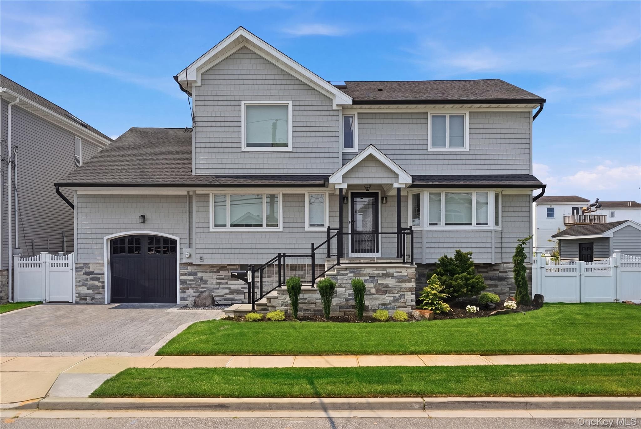 905 S 6th Street, Lindenhurst