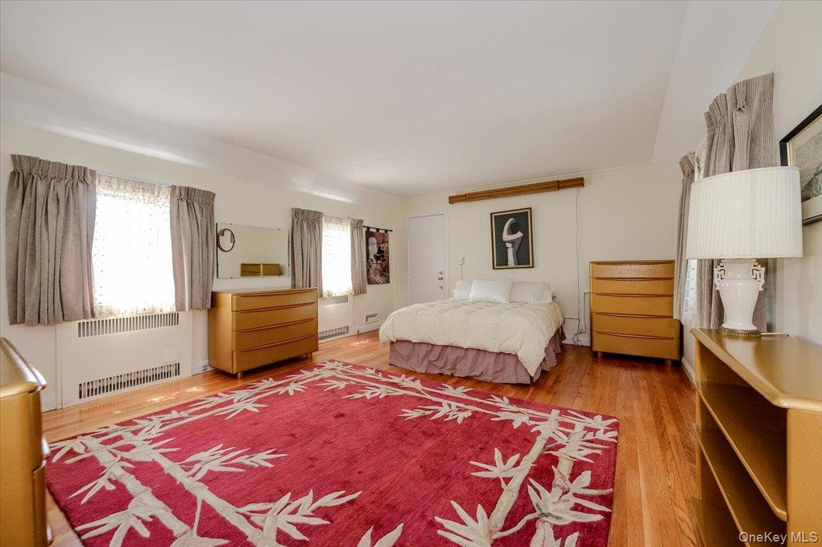 1264 Rhinelander Avenue thumbnail 22