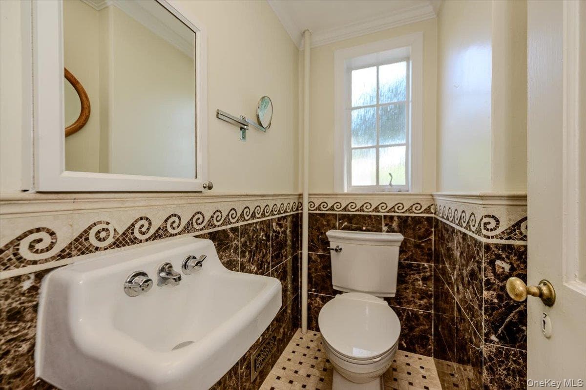 1264 Rhinelander Avenue thumbnail 19