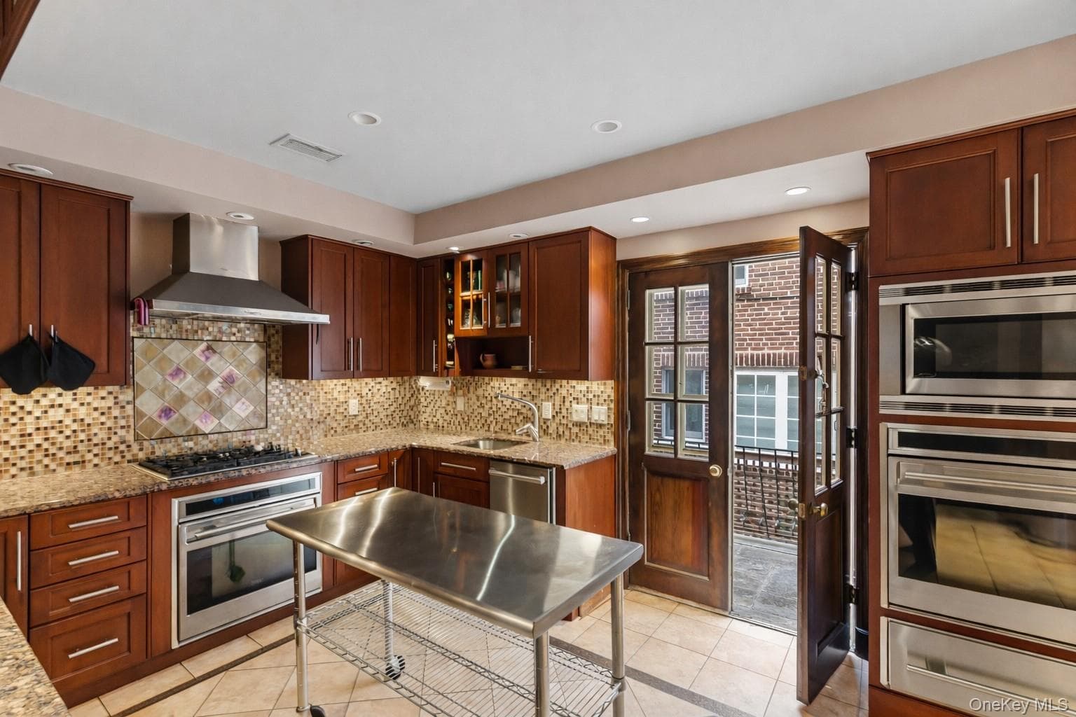 31 Puritan Avenue thumbnail 11