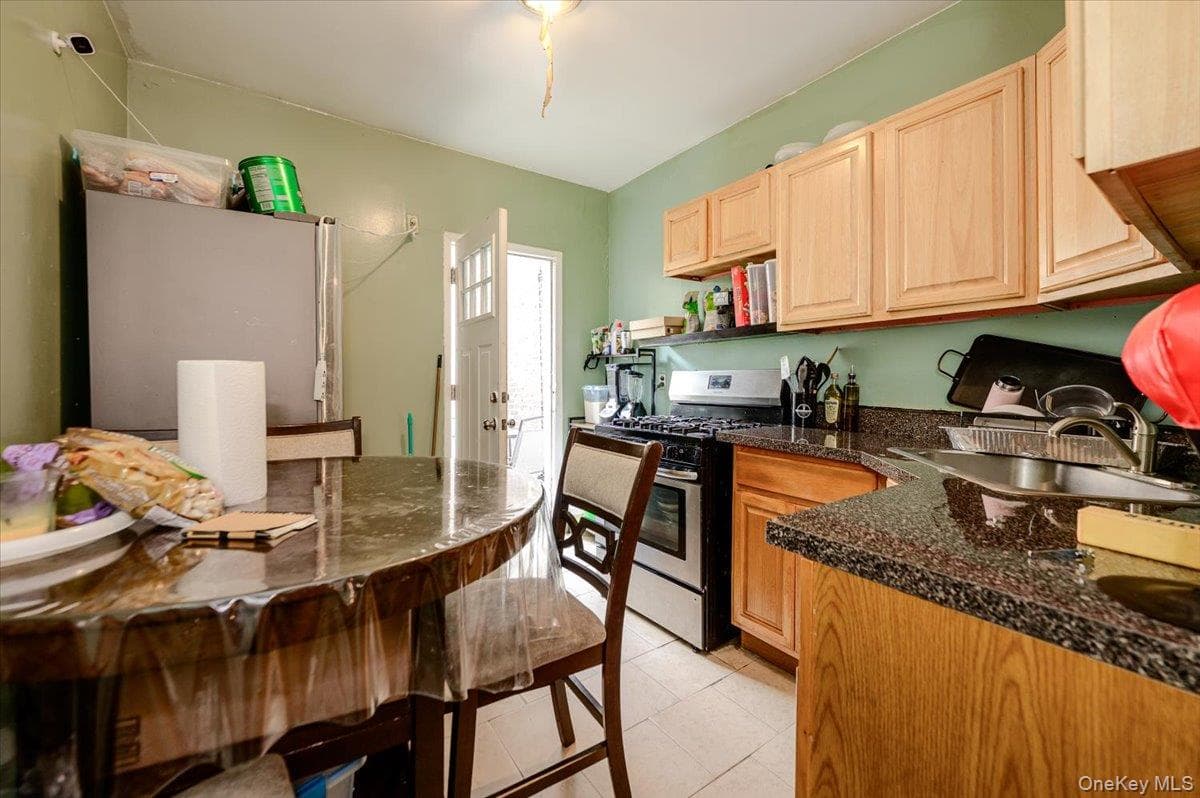 719 Van Nest Avenue thumbnail 5