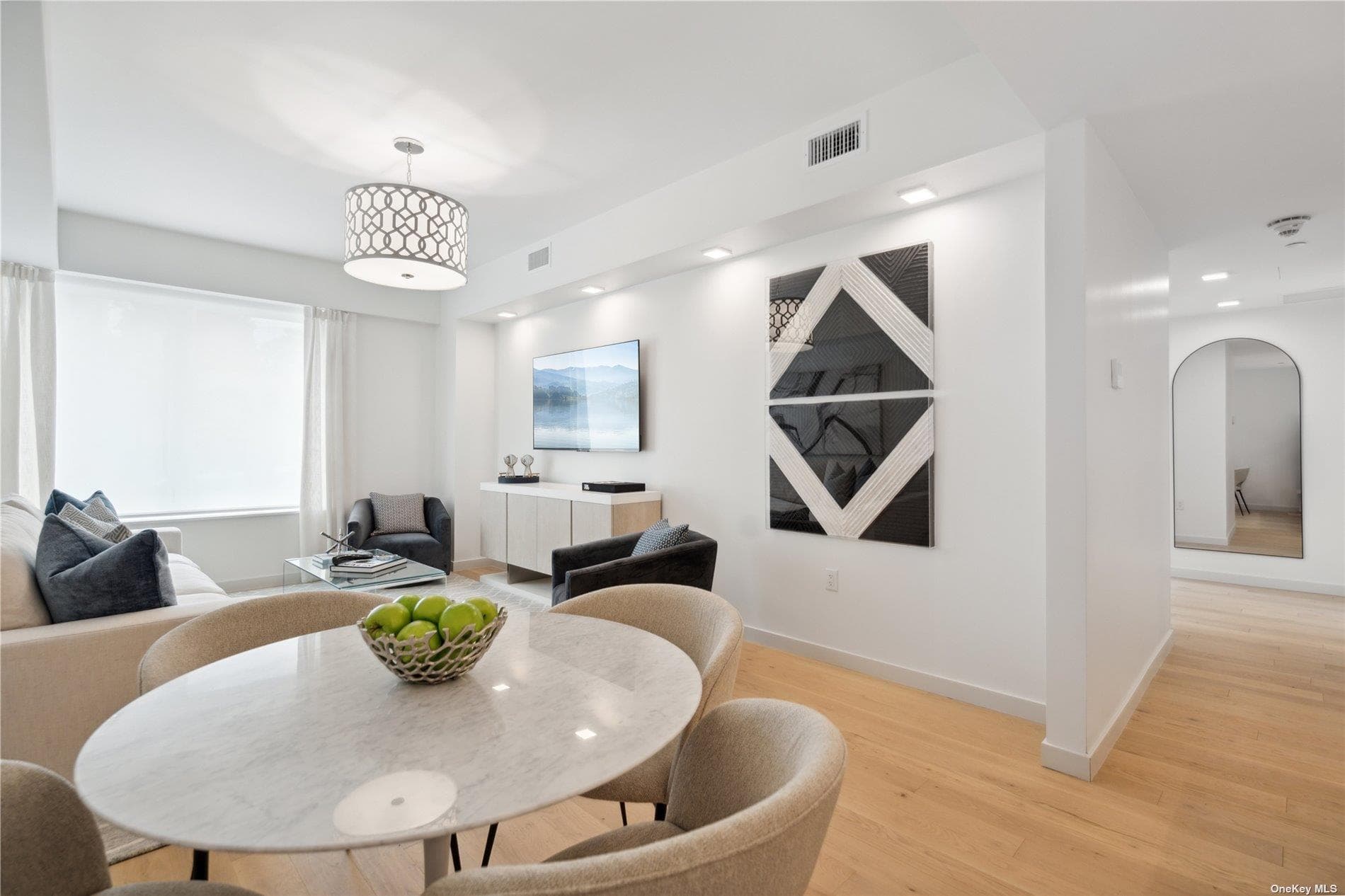 218 Middle Neck Road Unit: 108 thumbnail 3