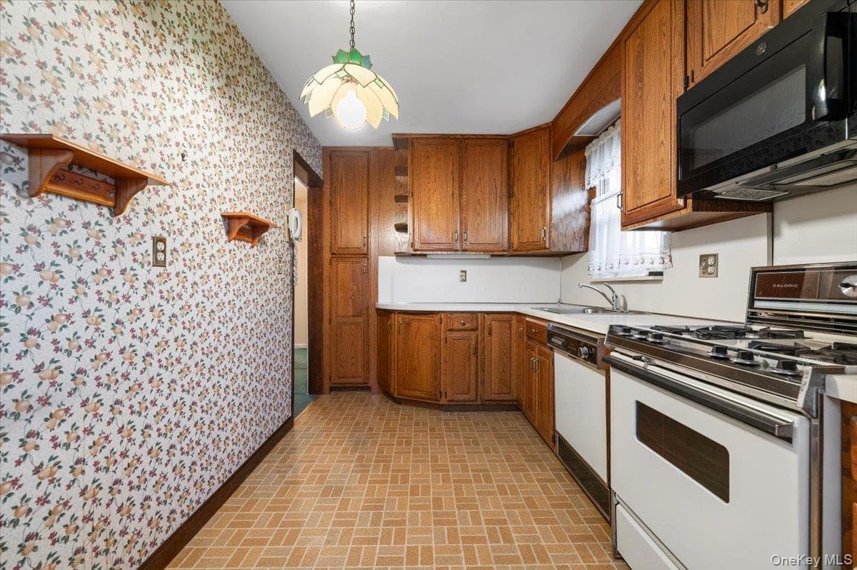7607 Hewlett Street thumbnail 15