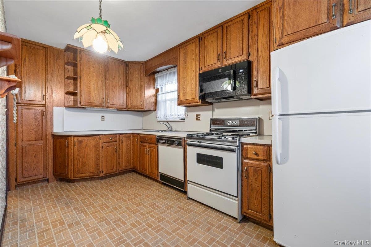 7607 Hewlett Street thumbnail 11