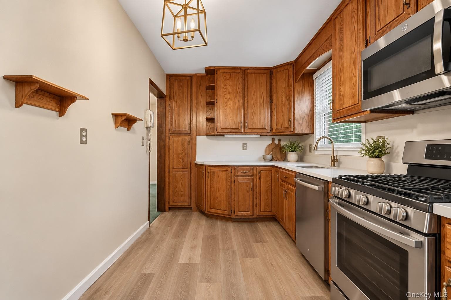 7607 Hewlett Street thumbnail 14