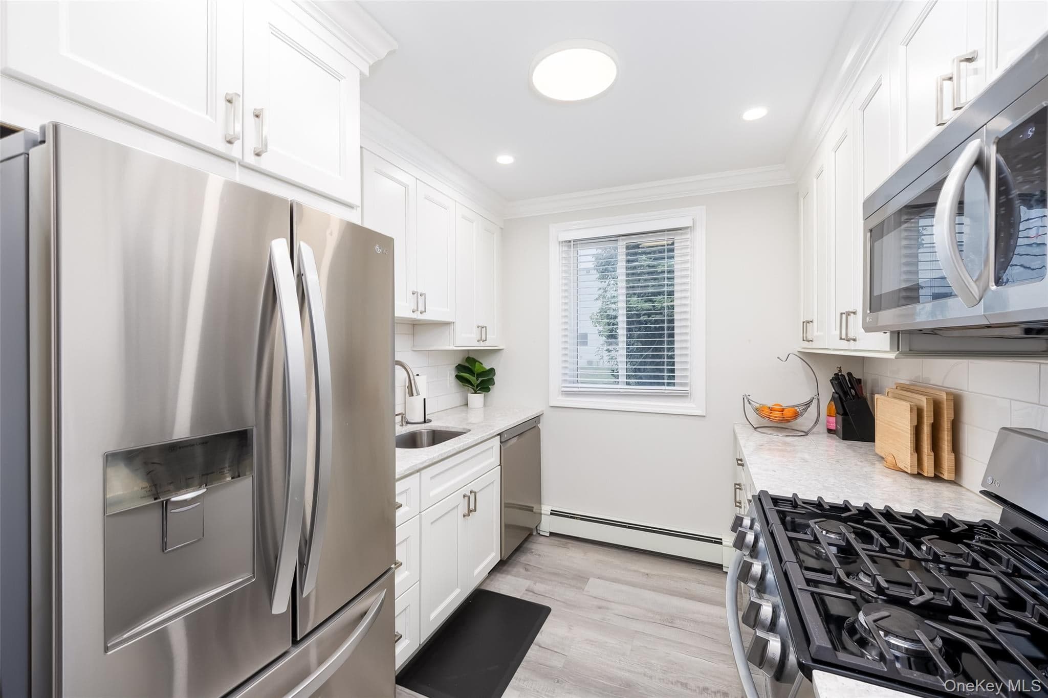 200 Merrick Road Unit: F thumbnail 18