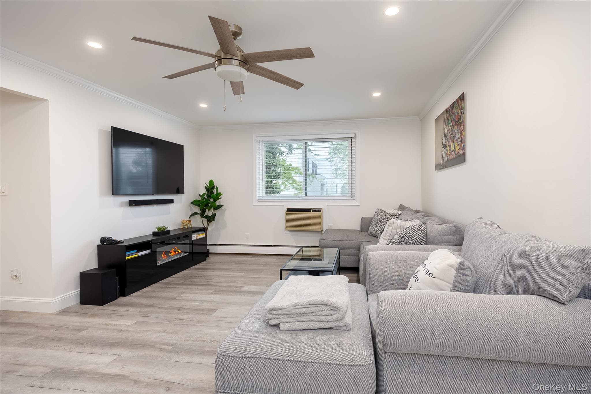 200 Merrick Road Unit: F thumbnail 6