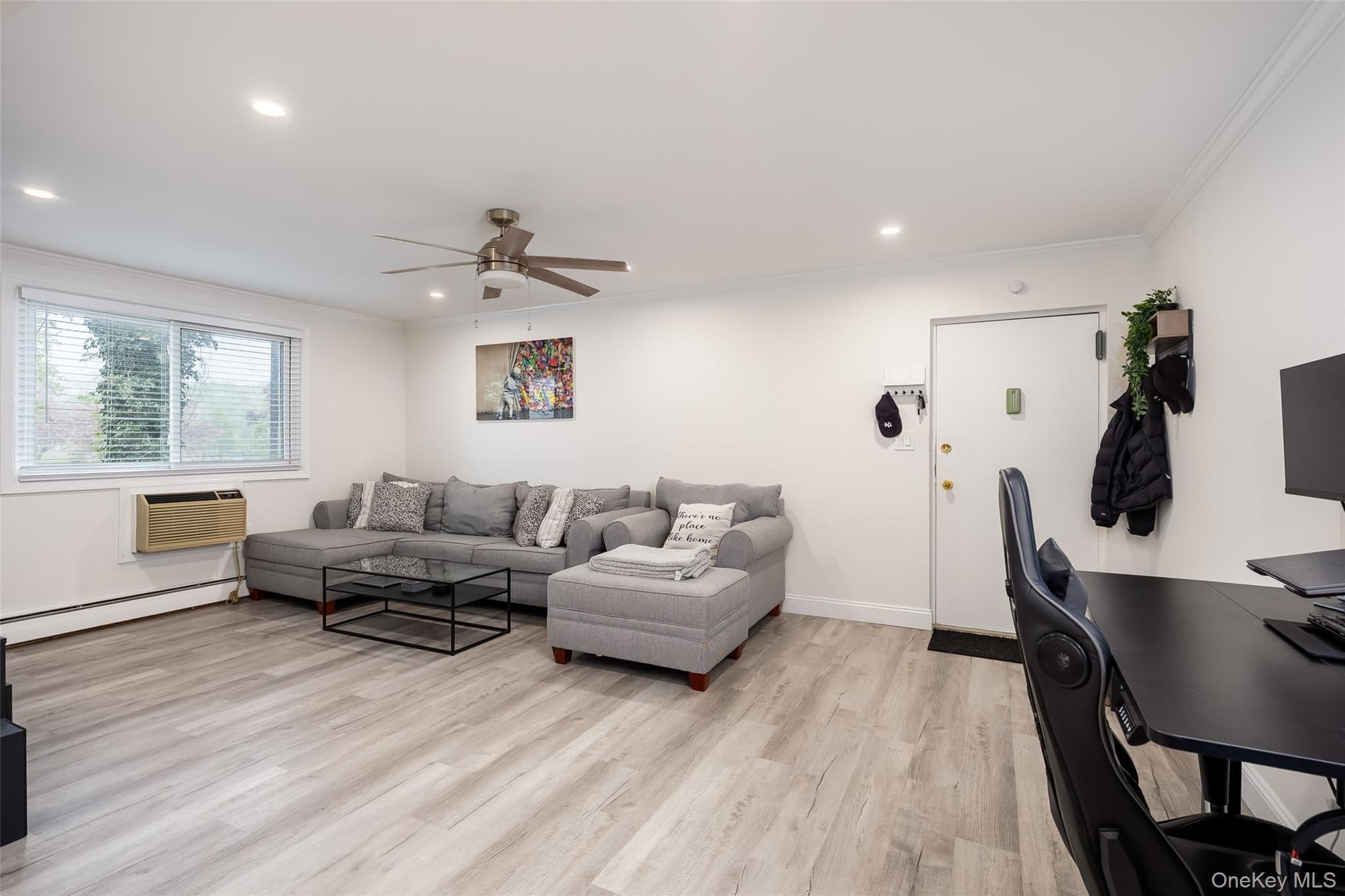200 Merrick Road Unit: F thumbnail 4