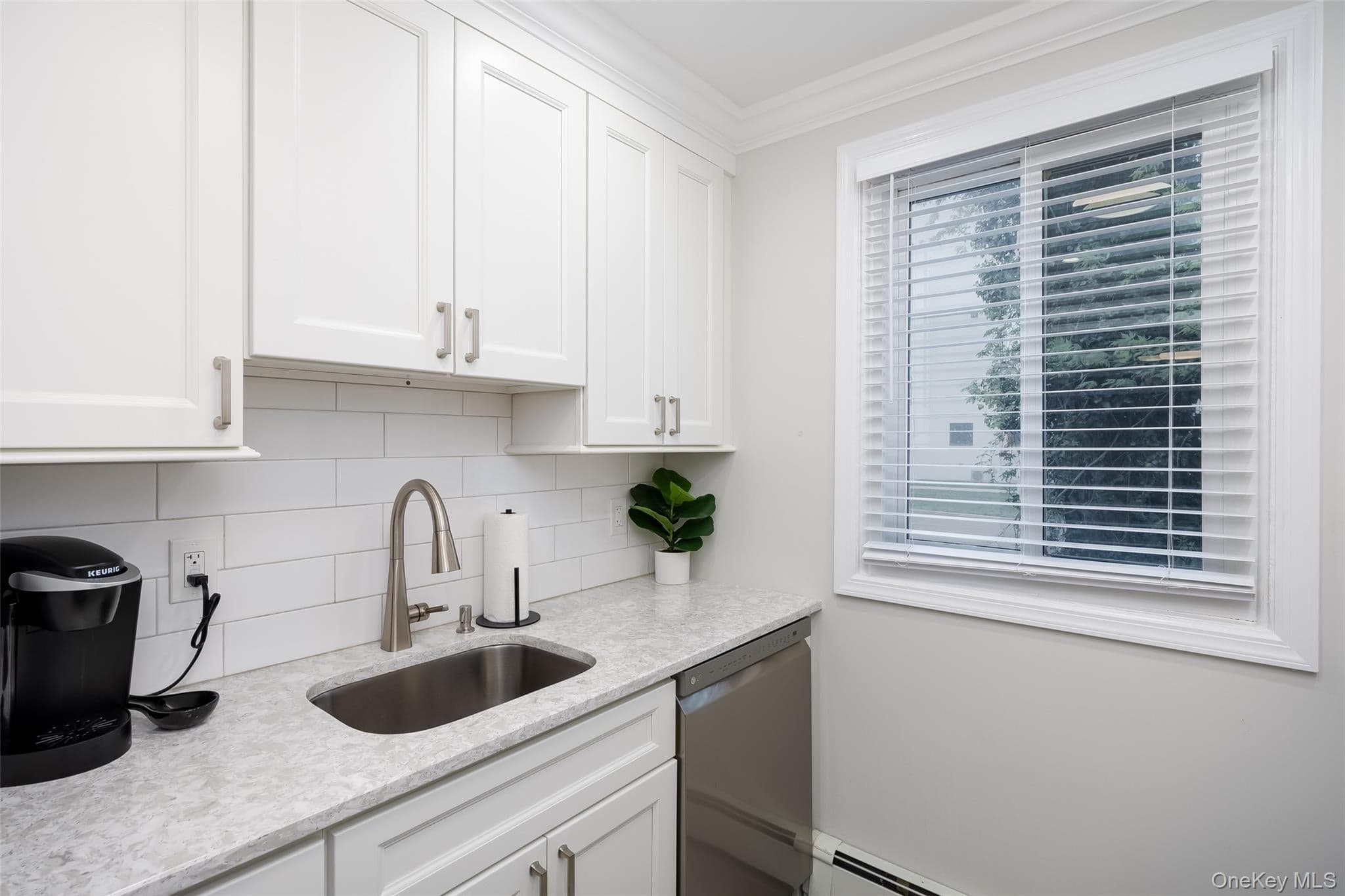 200 Merrick Road Unit: F thumbnail 15