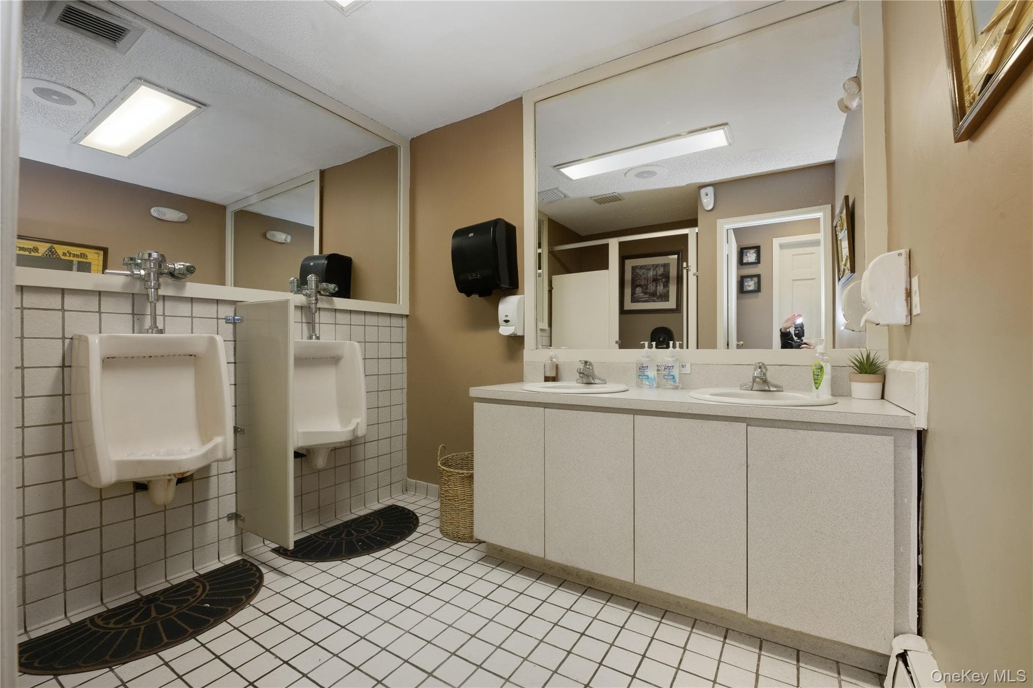 410 Merrick Road thumbnail 16