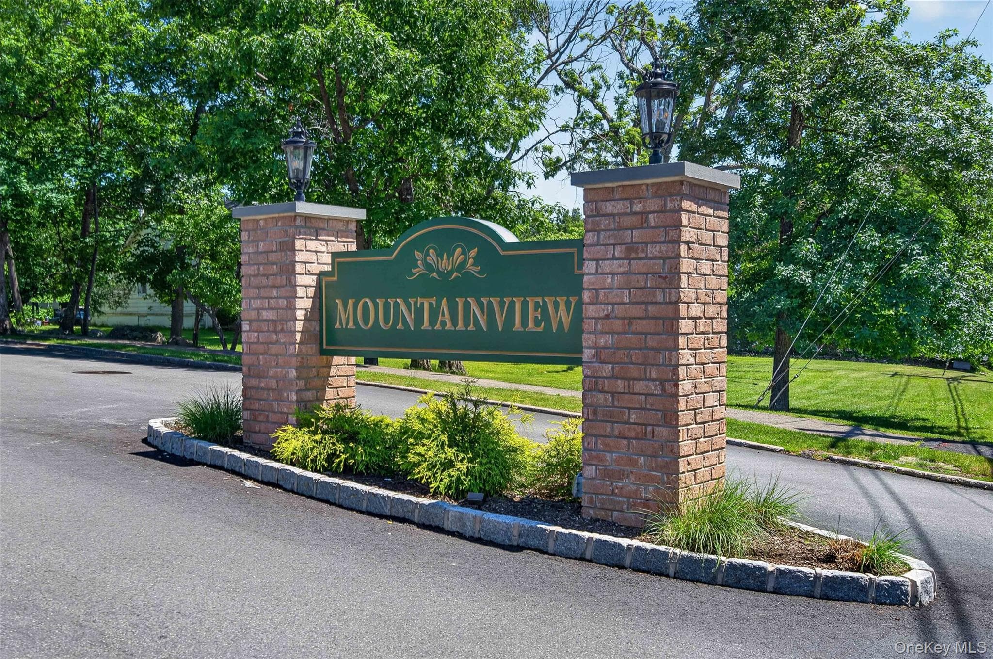425 Sierra Vista Lane thumbnail 3