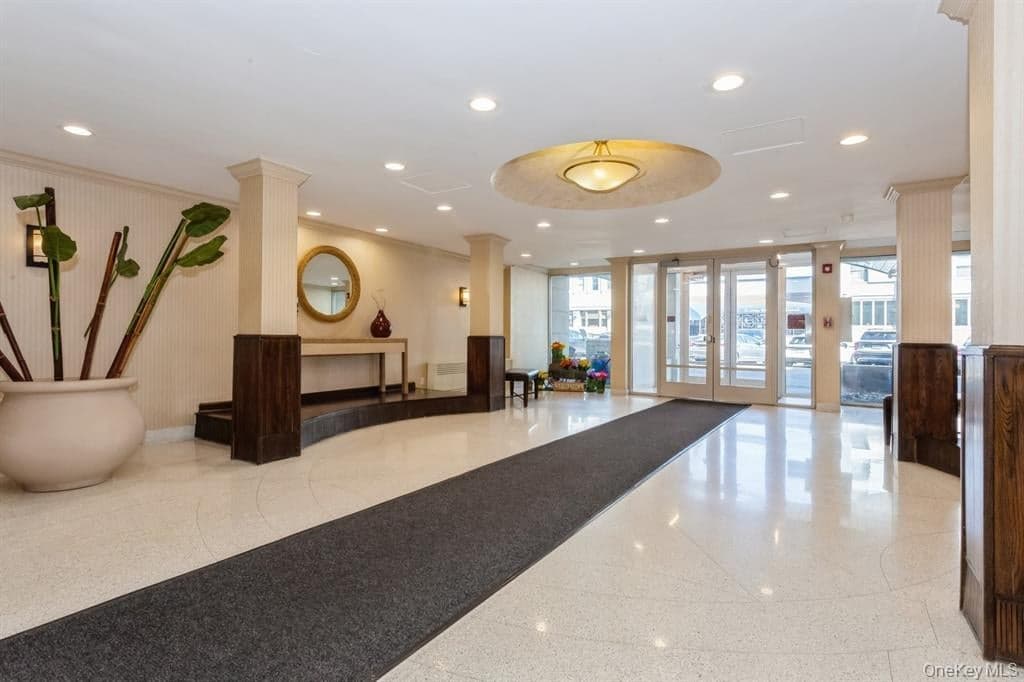 410 E Broadway Unit: 4T thumbnail 3