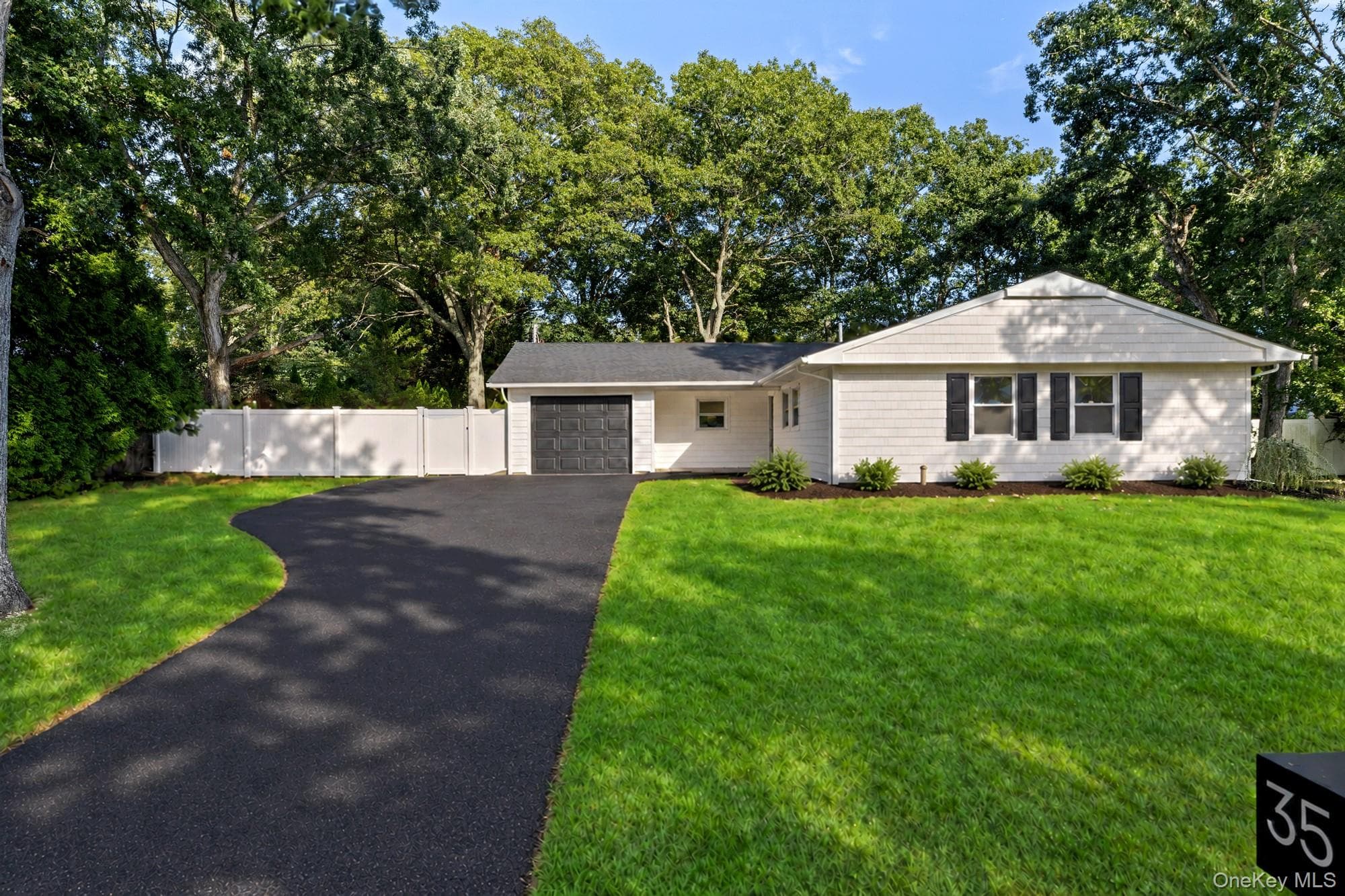 35 Winside Lane photo 1