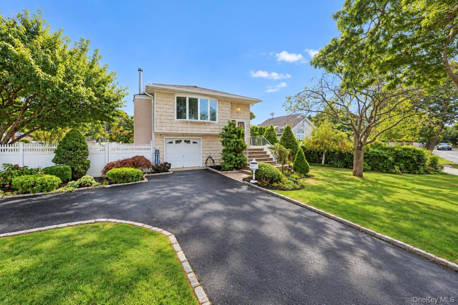 355 W Islip Boulevard thumbnail 3