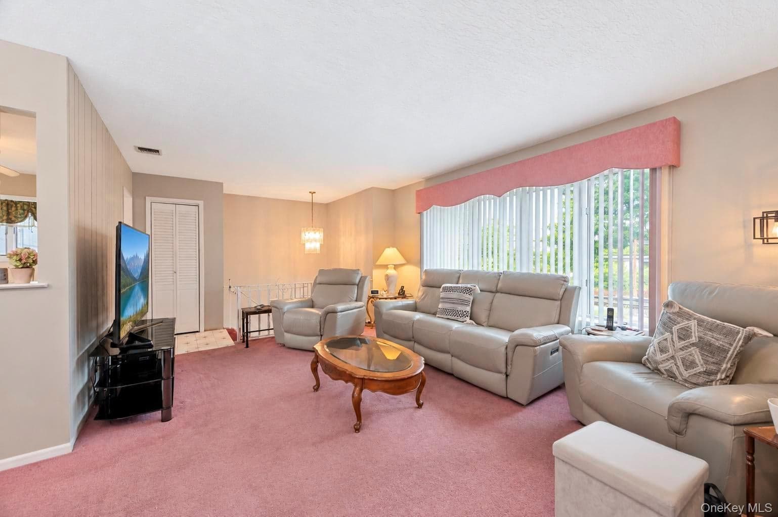 355 W Islip Boulevard thumbnail 19