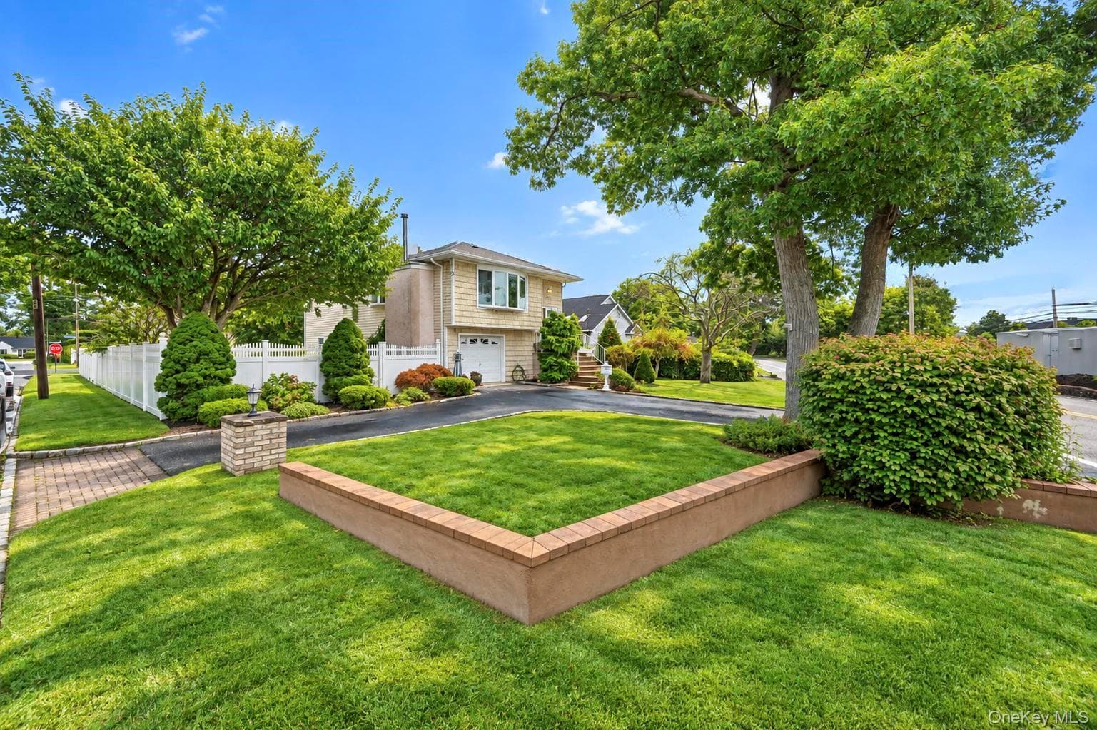 355 W Islip Boulevard thumbnail 4