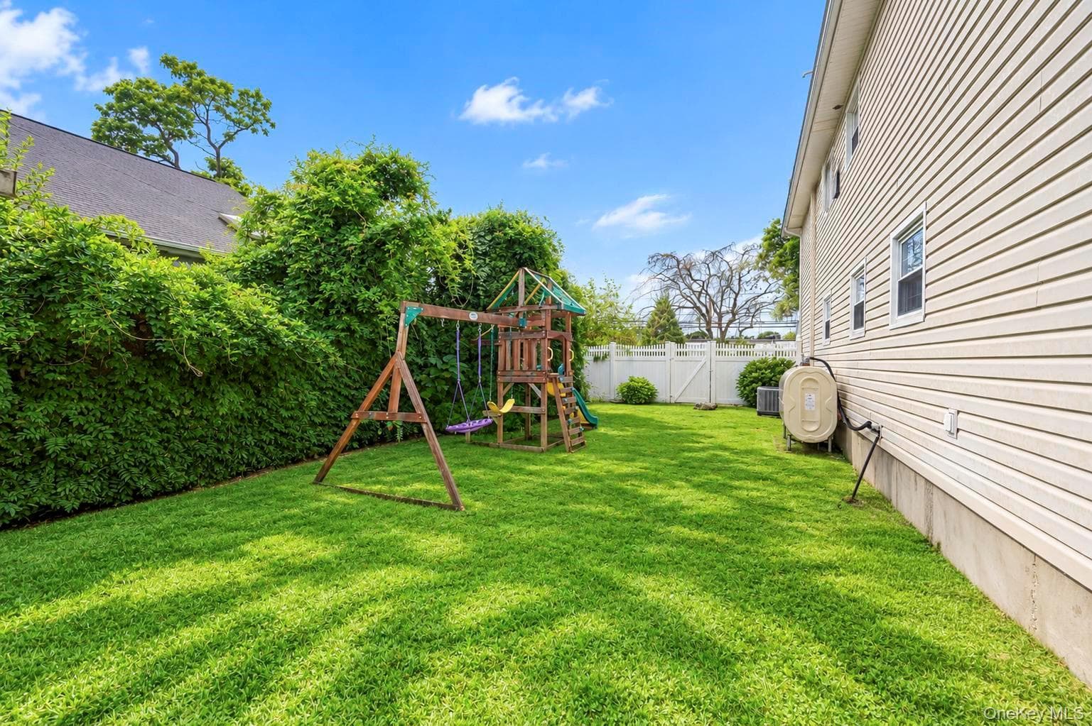 355 W Islip Boulevard thumbnail 12