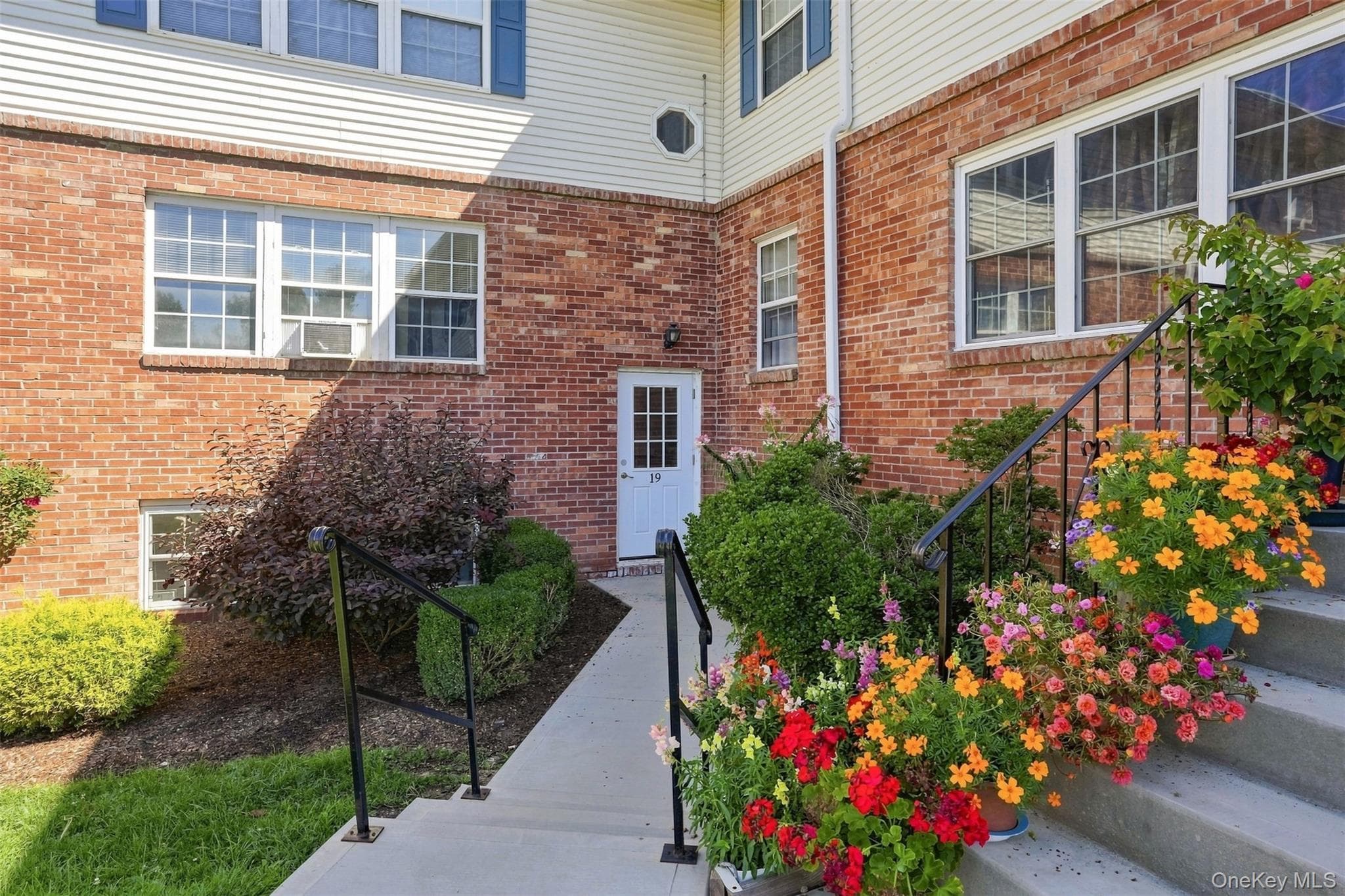 19 Huguenot Street Unit: 3 thumbnail 4