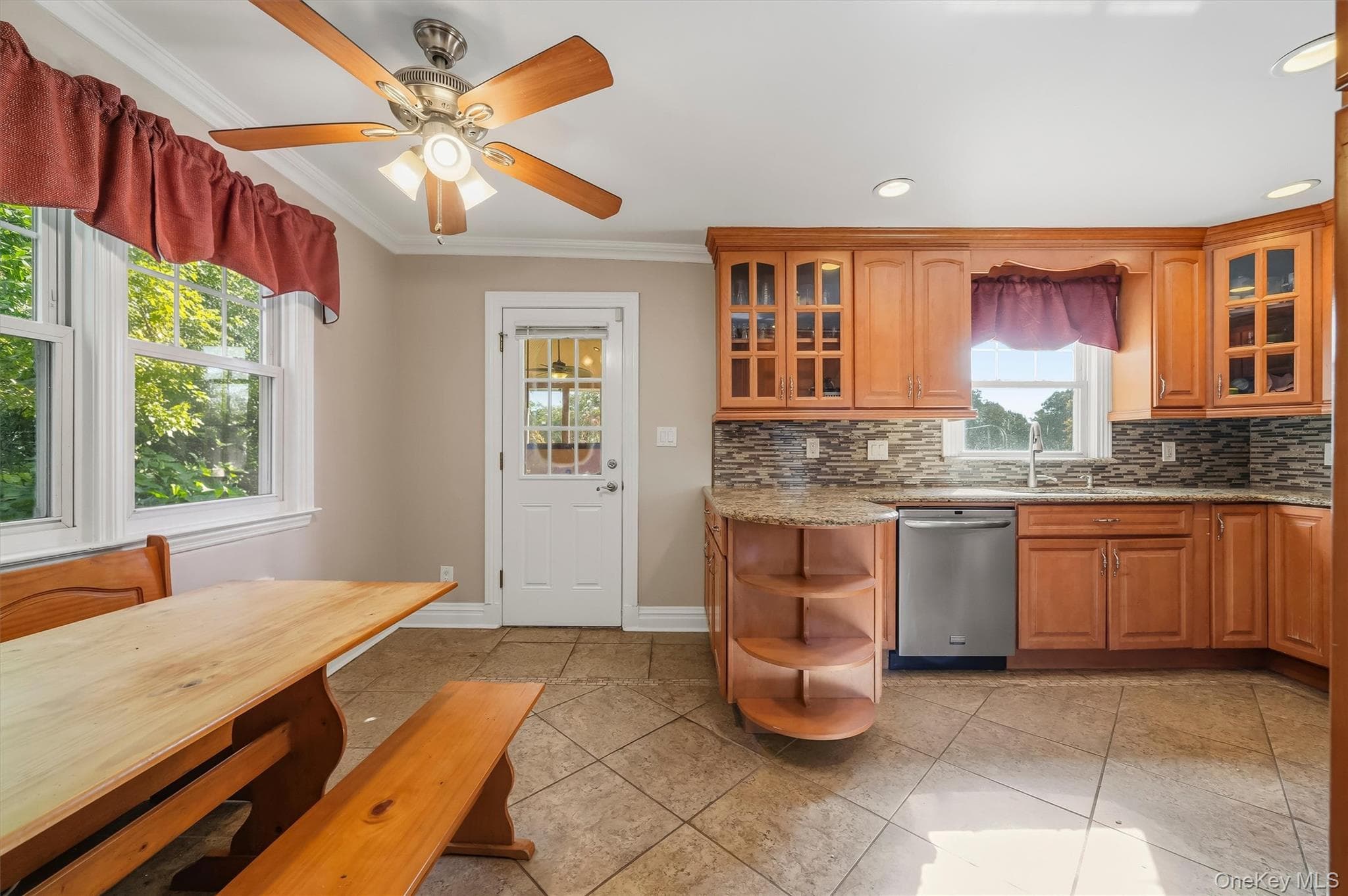 26 Custer Avenue thumbnail 9