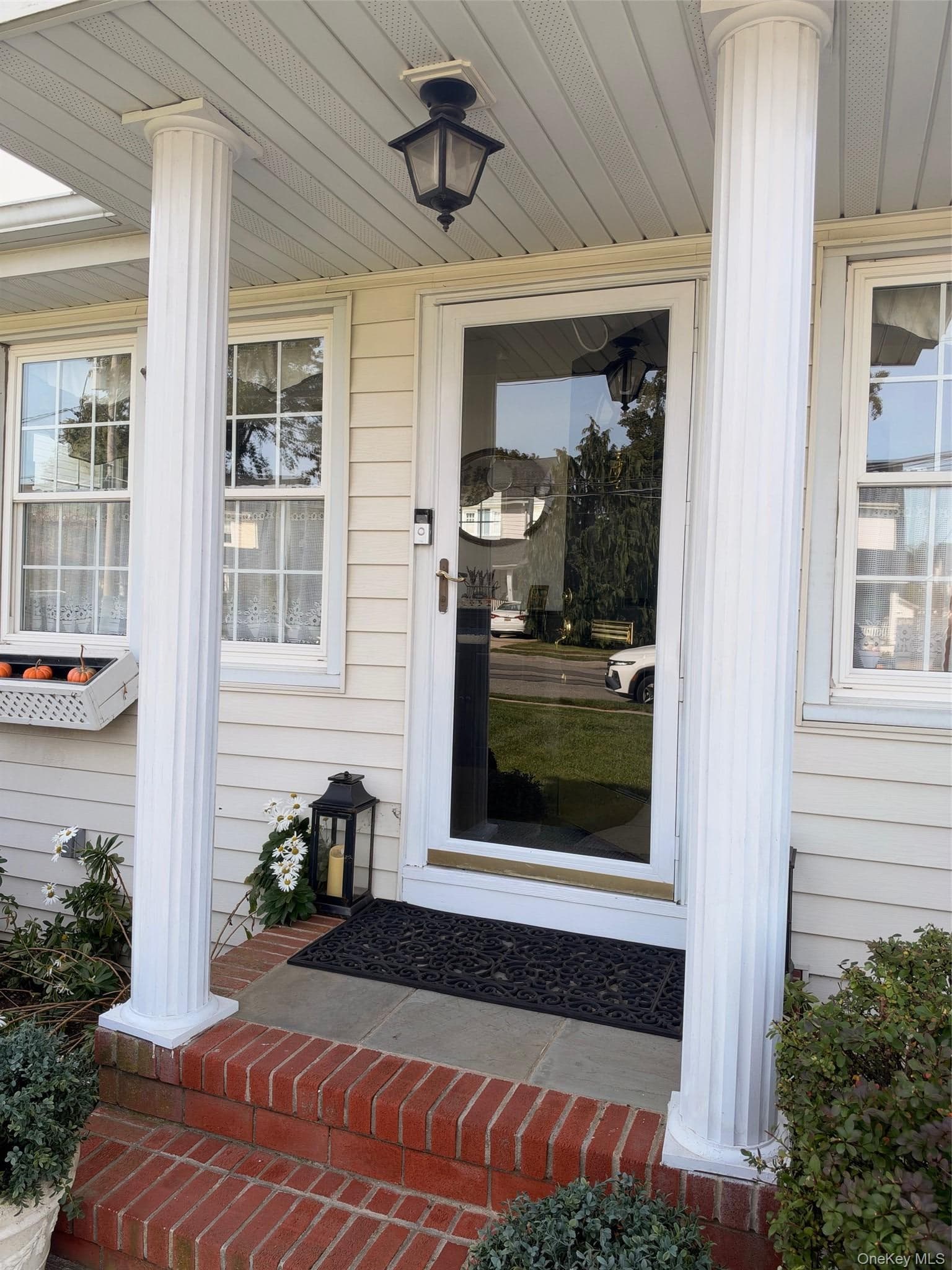 992 Davison Place thumbnail 4