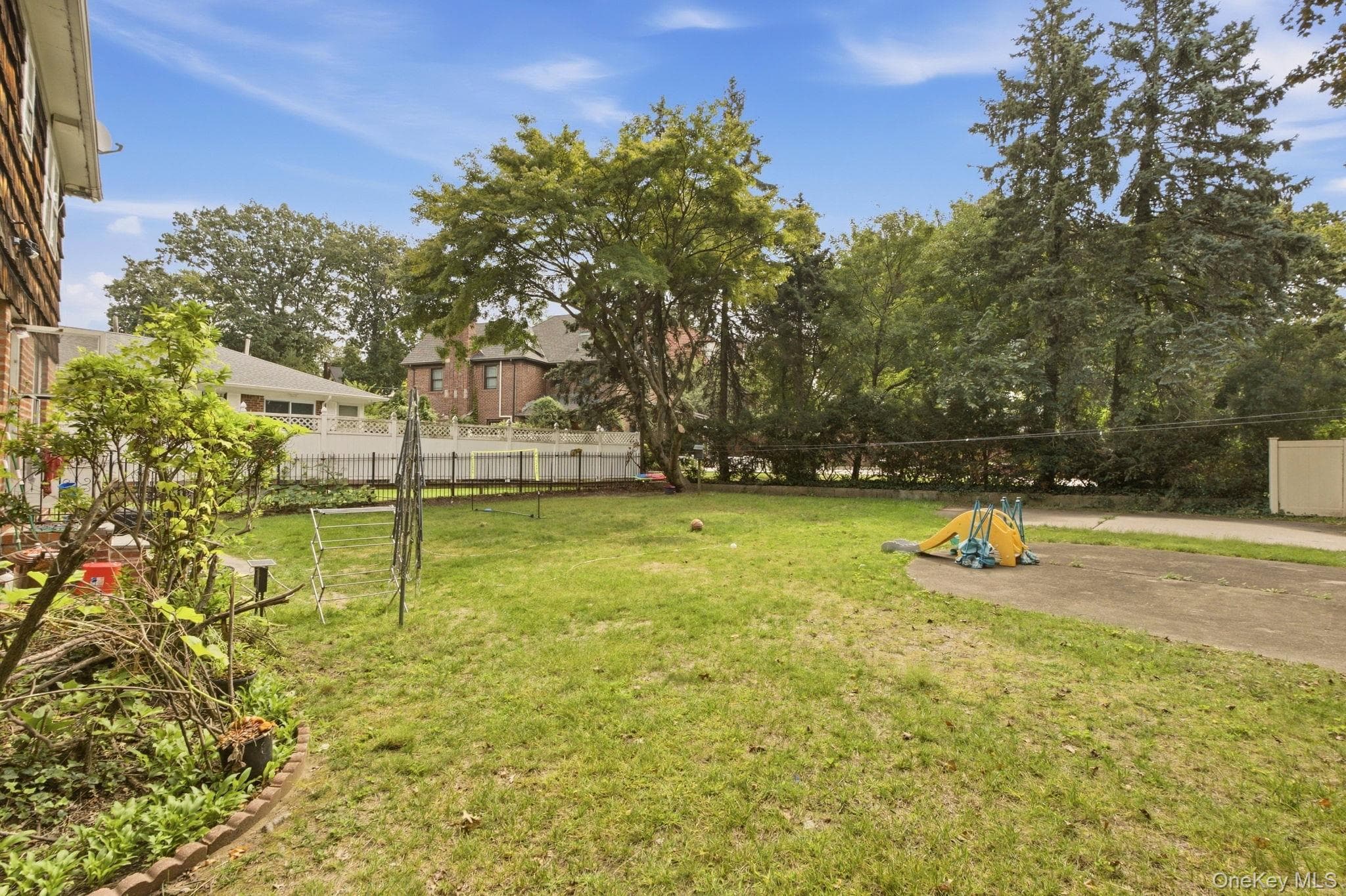 18044 Grand Central Parkway thumbnail 33