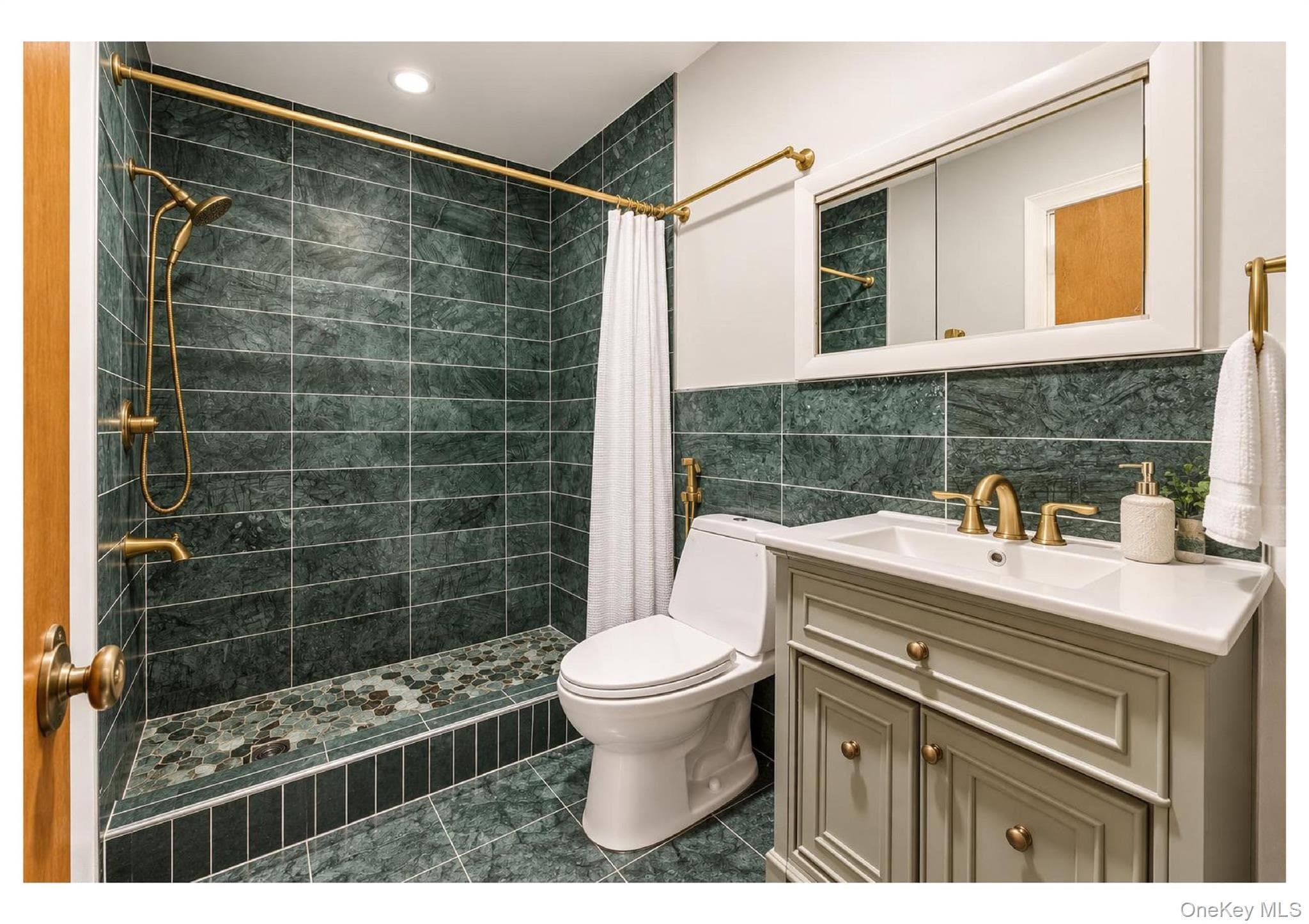 18044 Grand Central Parkway thumbnail 16